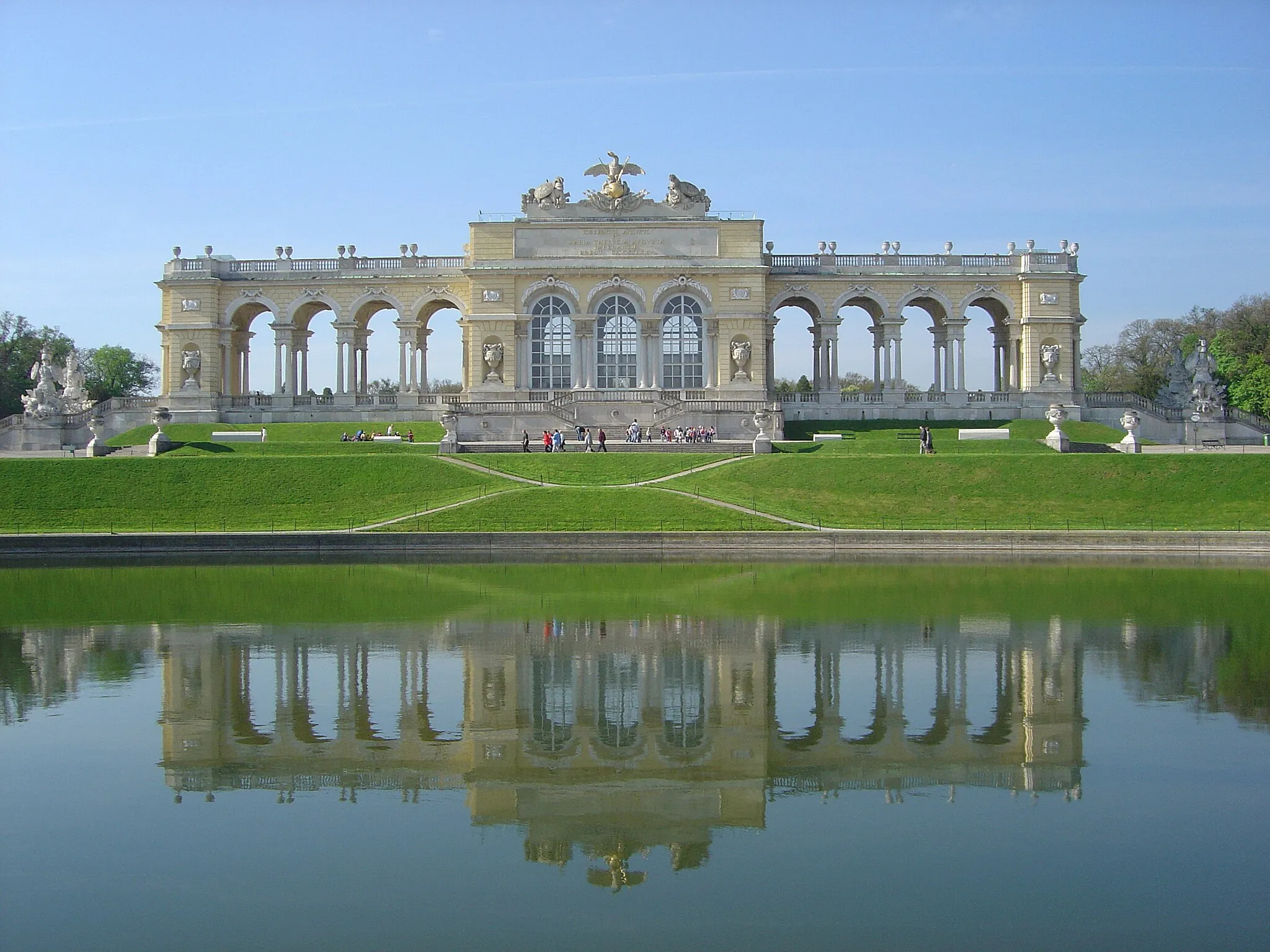 Photo showing: The Gloriette in Schloß Schönbrunn, Vienna, Austria.