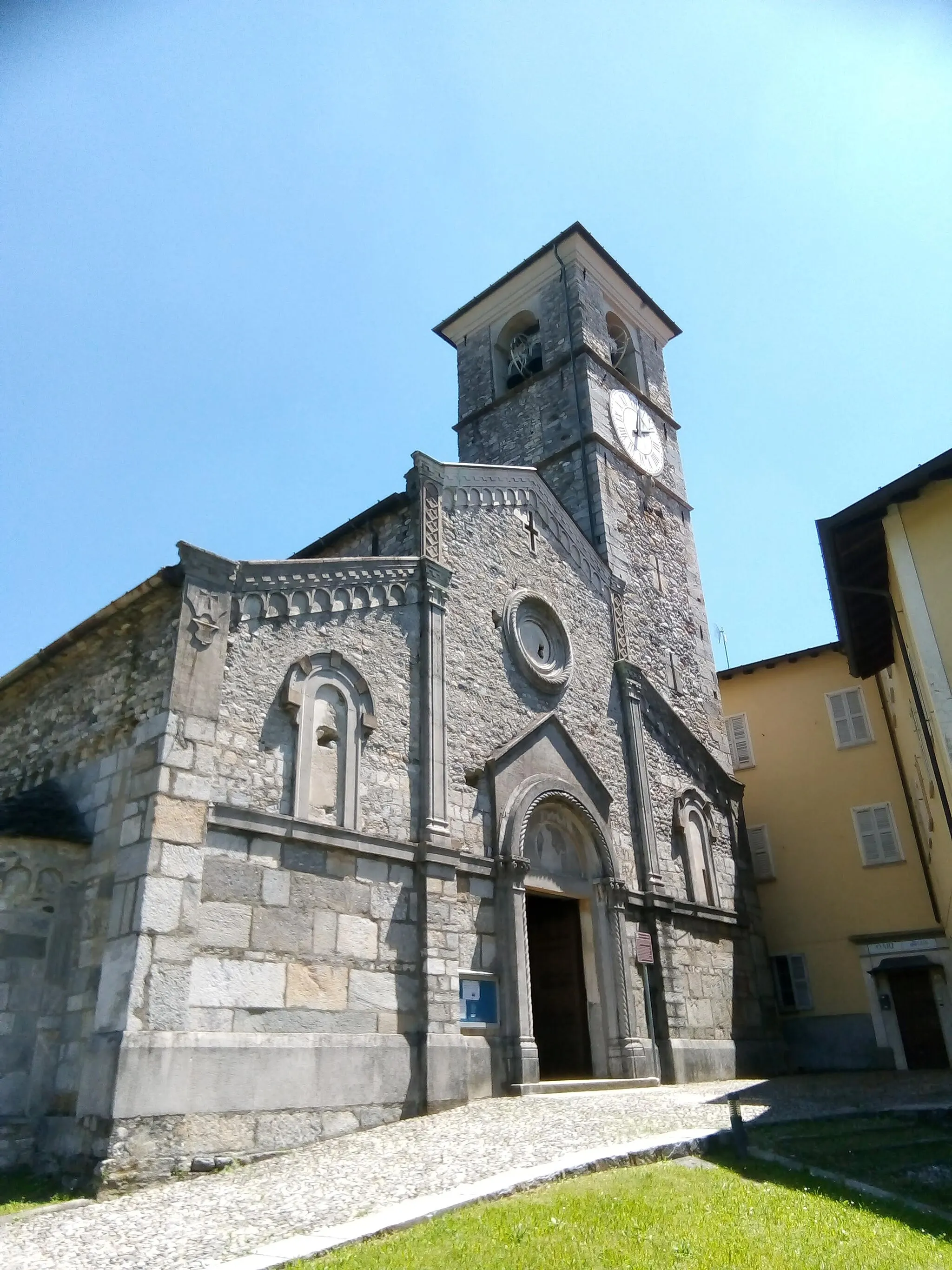 Photo showing: Facciata della Collegiata di San Vittore Martire a Brezzo di Bedero (VA)