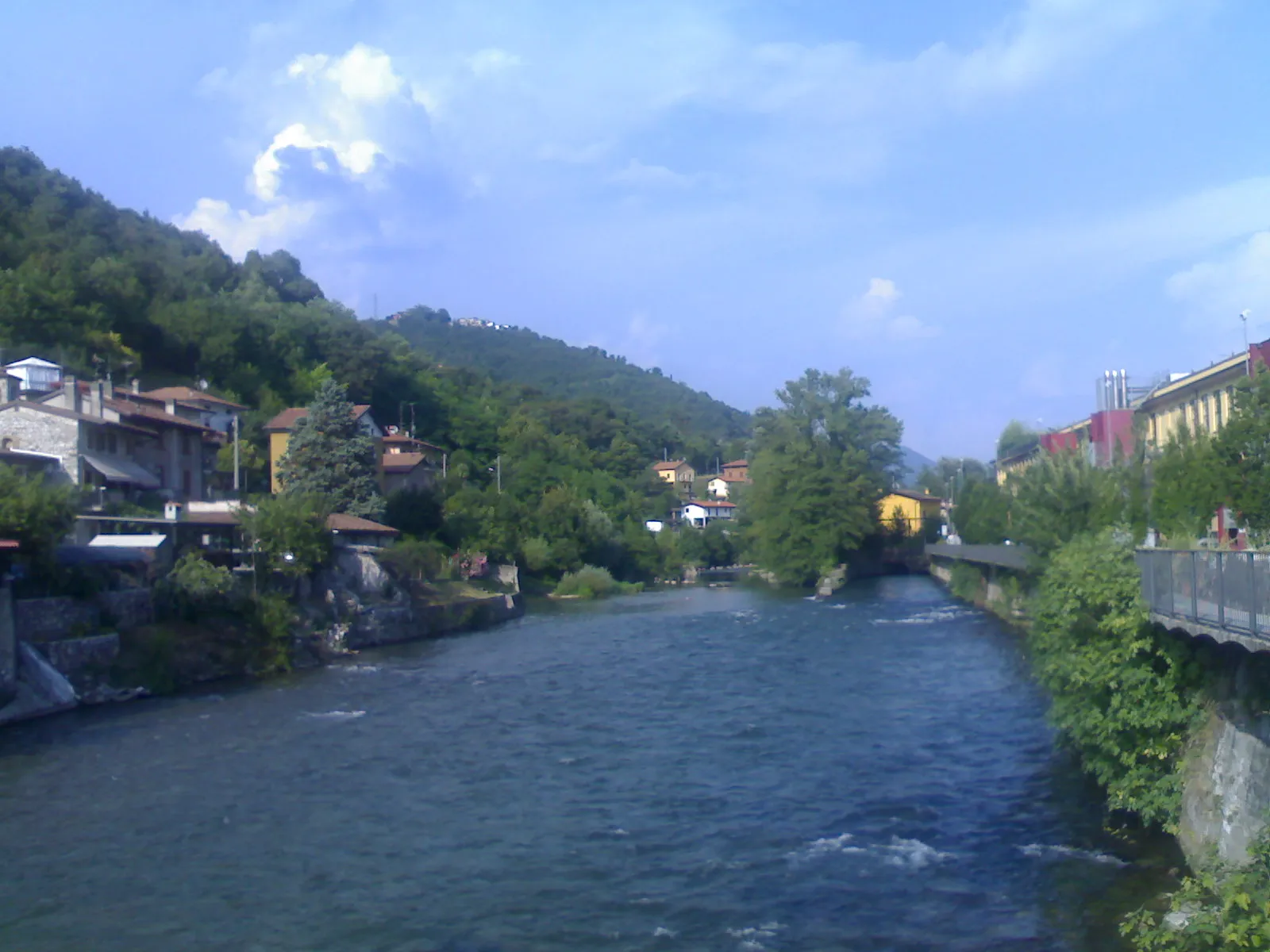 Photo showing: il Fiume Mella a Tavernole. Foto scattata da me.
questo non è il fiume mella ma bensì il fiume chiese a Villanuova sul clisi