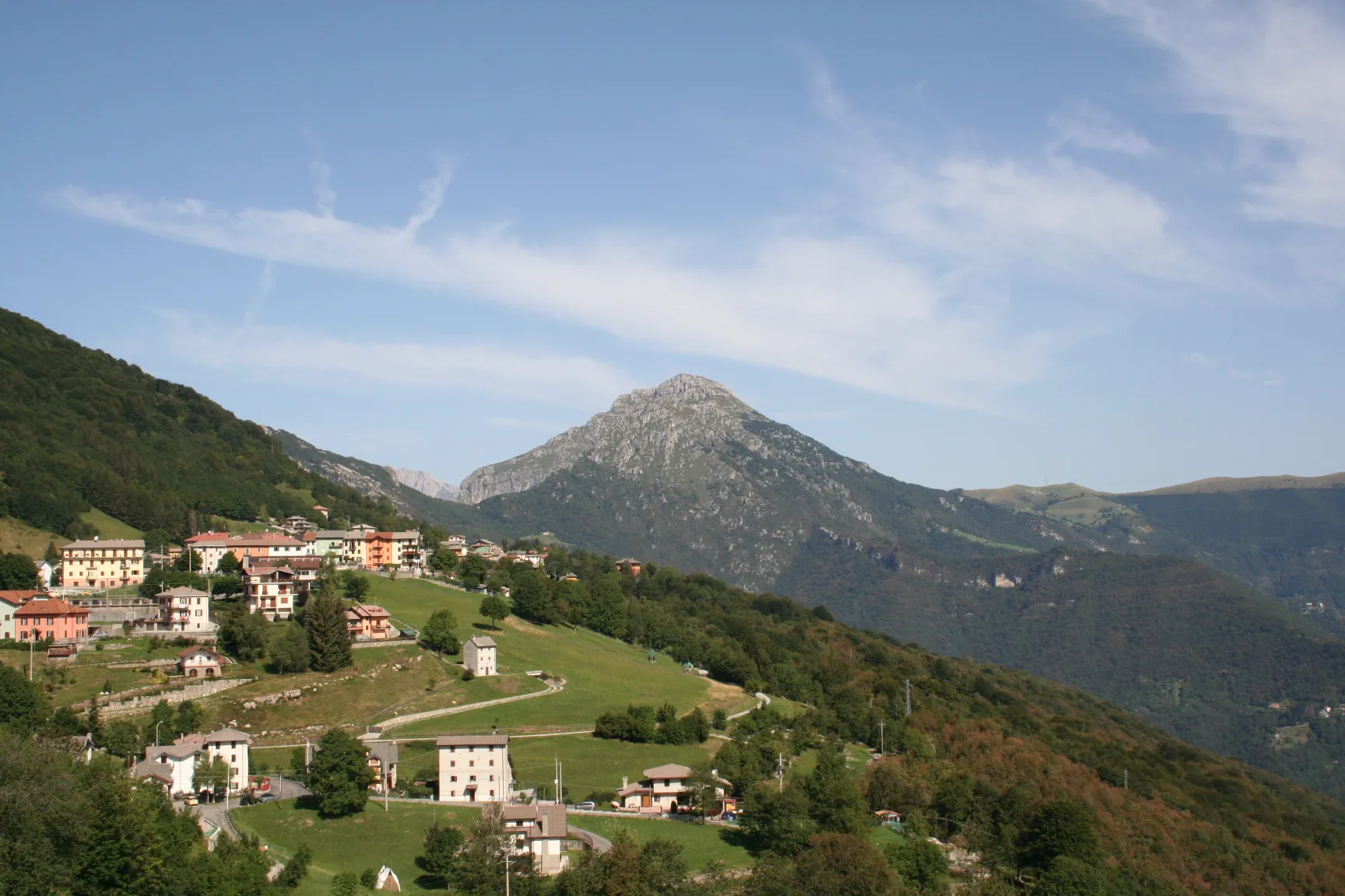 Photo showing: Costa Valle Imagna, panorama.