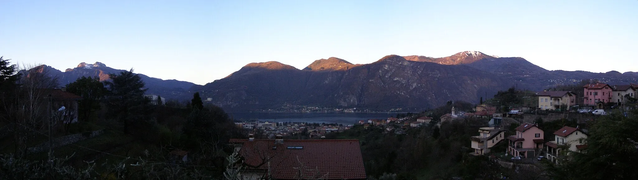 Photo showing: Mandello del Lario - view to the Lake Como from Somana