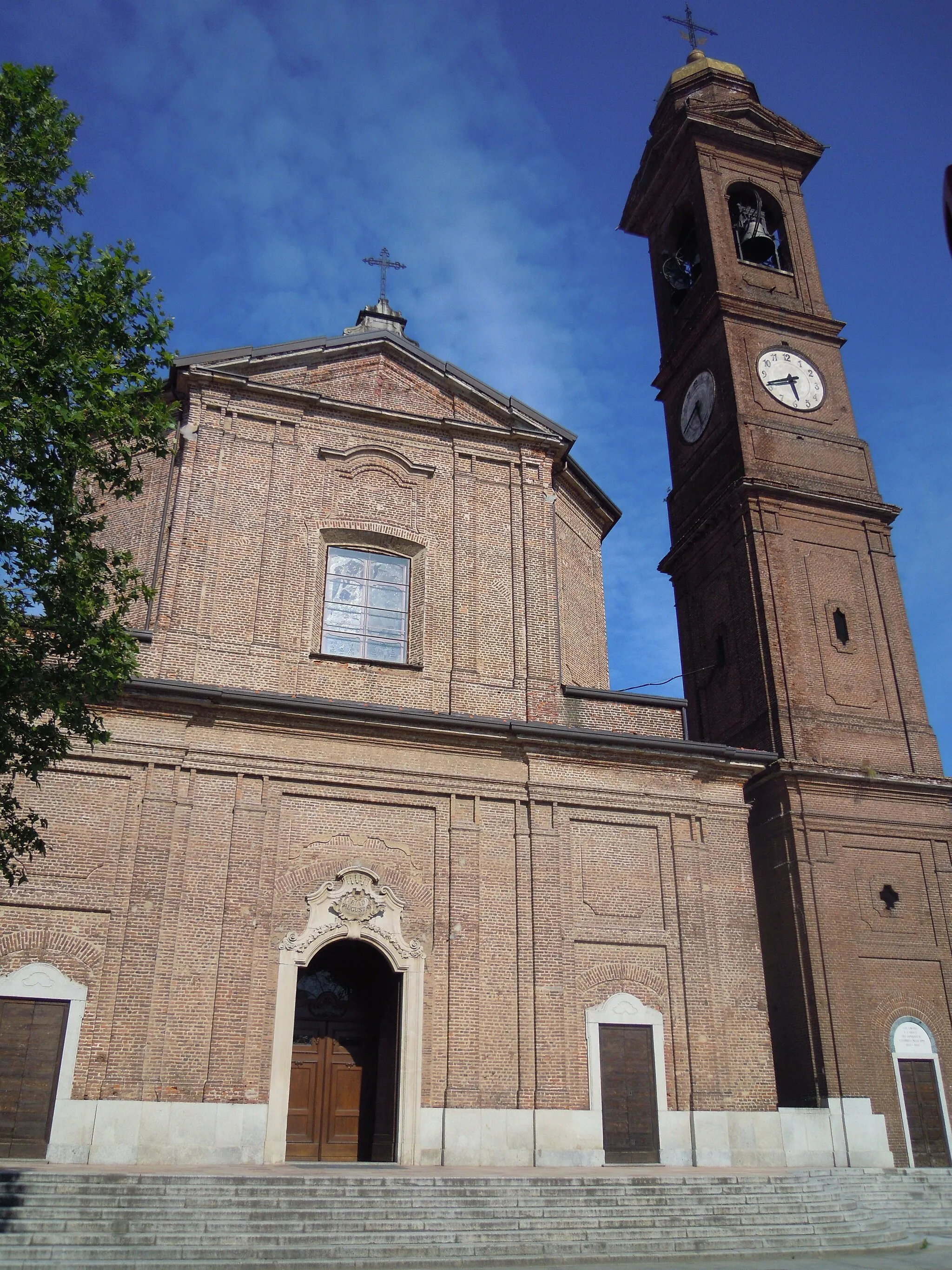 Photo showing: La Chiesa Parrocchiale della Santissima Trinità a Samarate (VA)