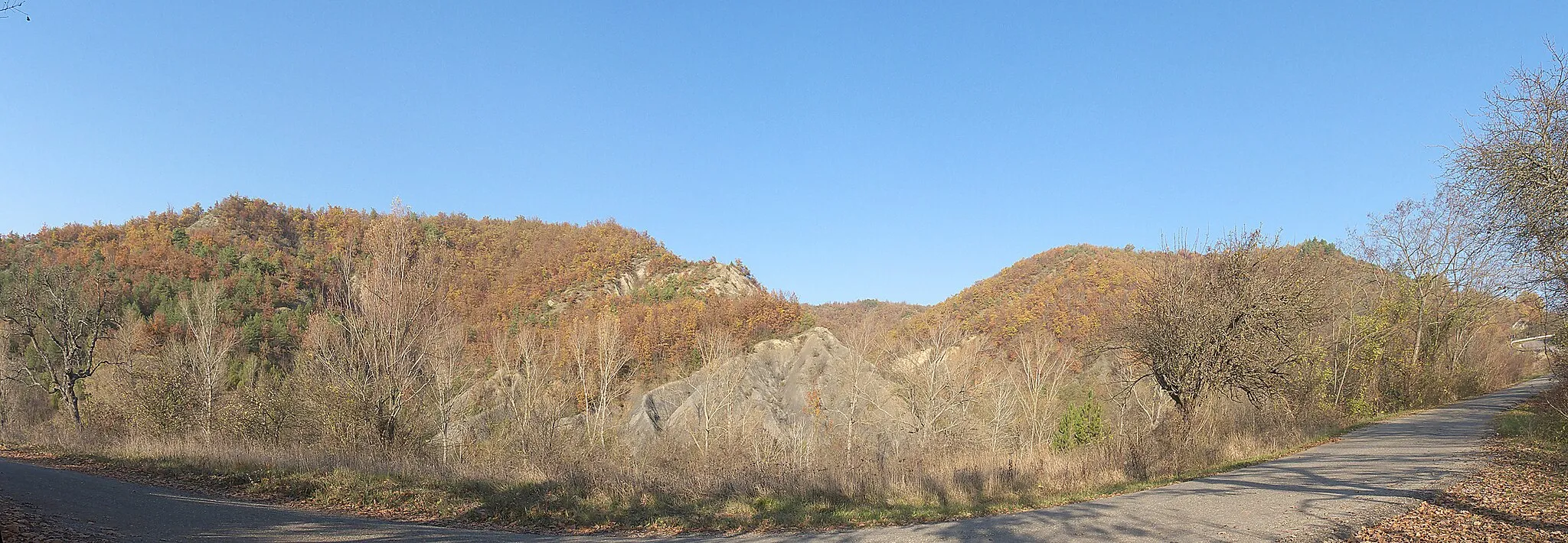 Photo showing: Dalla strada tra Cella e Fabbrica Curone