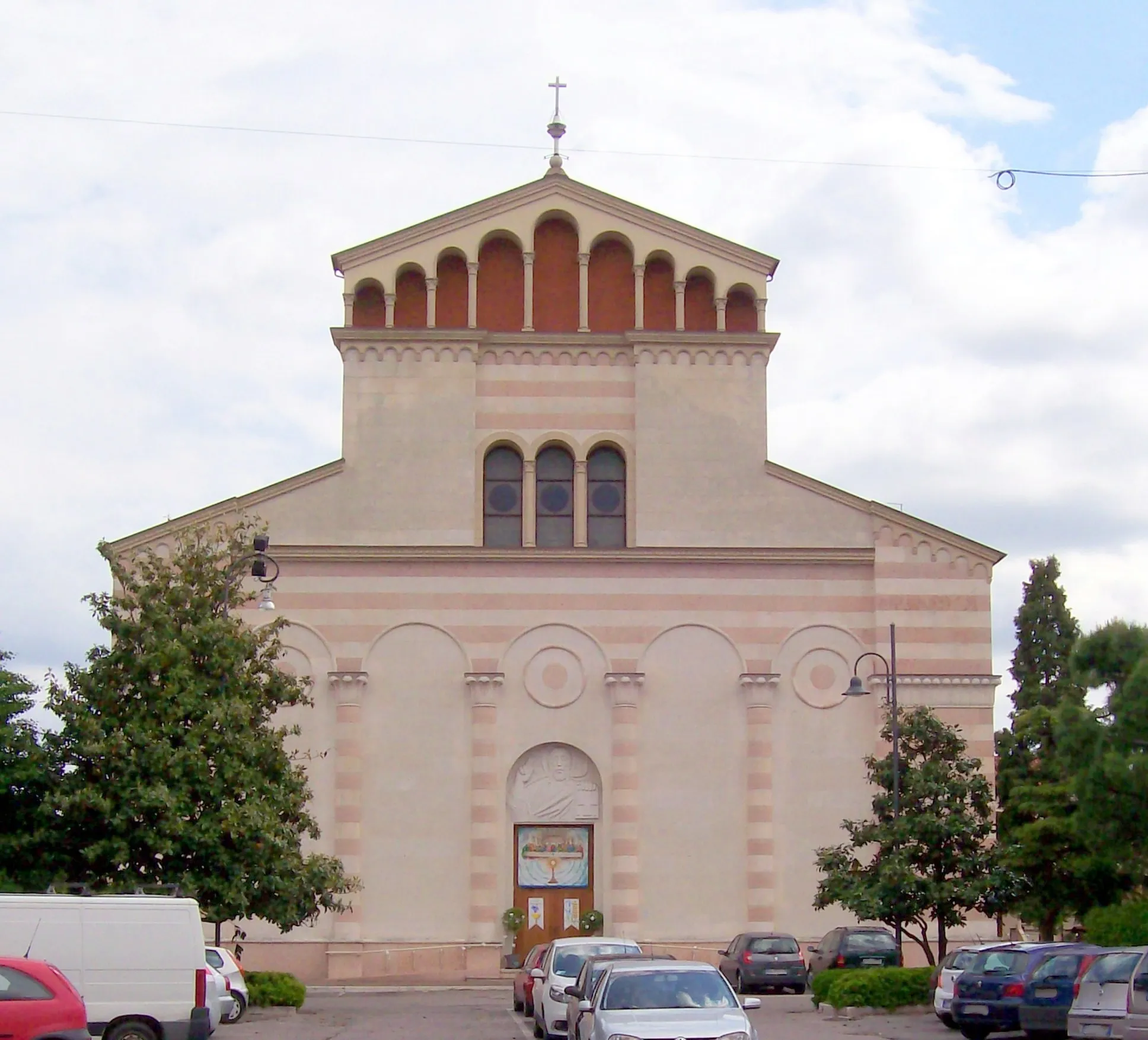 Photo showing: Facciata della chiesa parrocchiale di Sant'Anna in Lugagnano di Sona (VR).