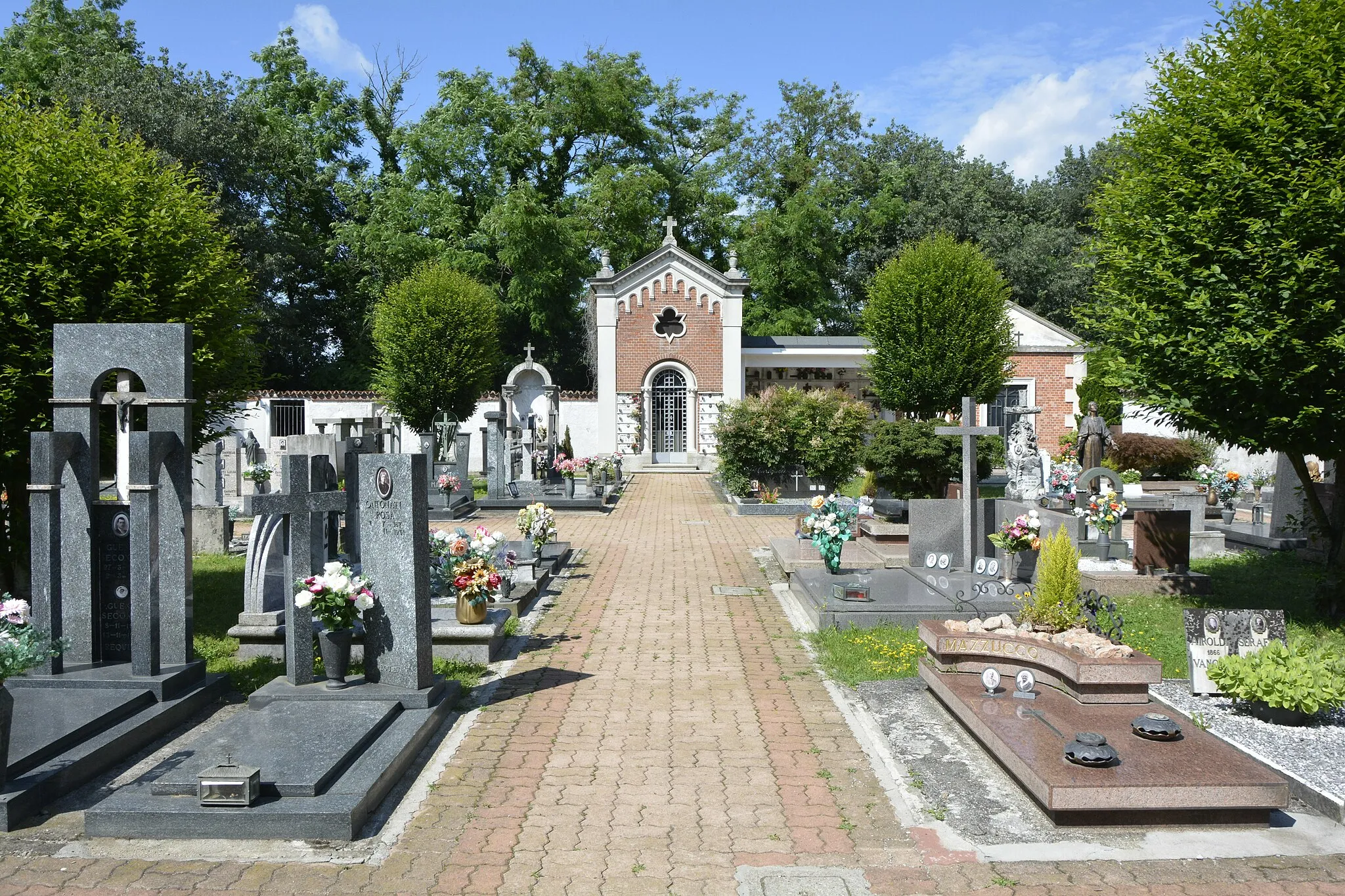 Photo showing: Cimitero di Castelnovate, nel comune di Vizzola Ticino (VA)