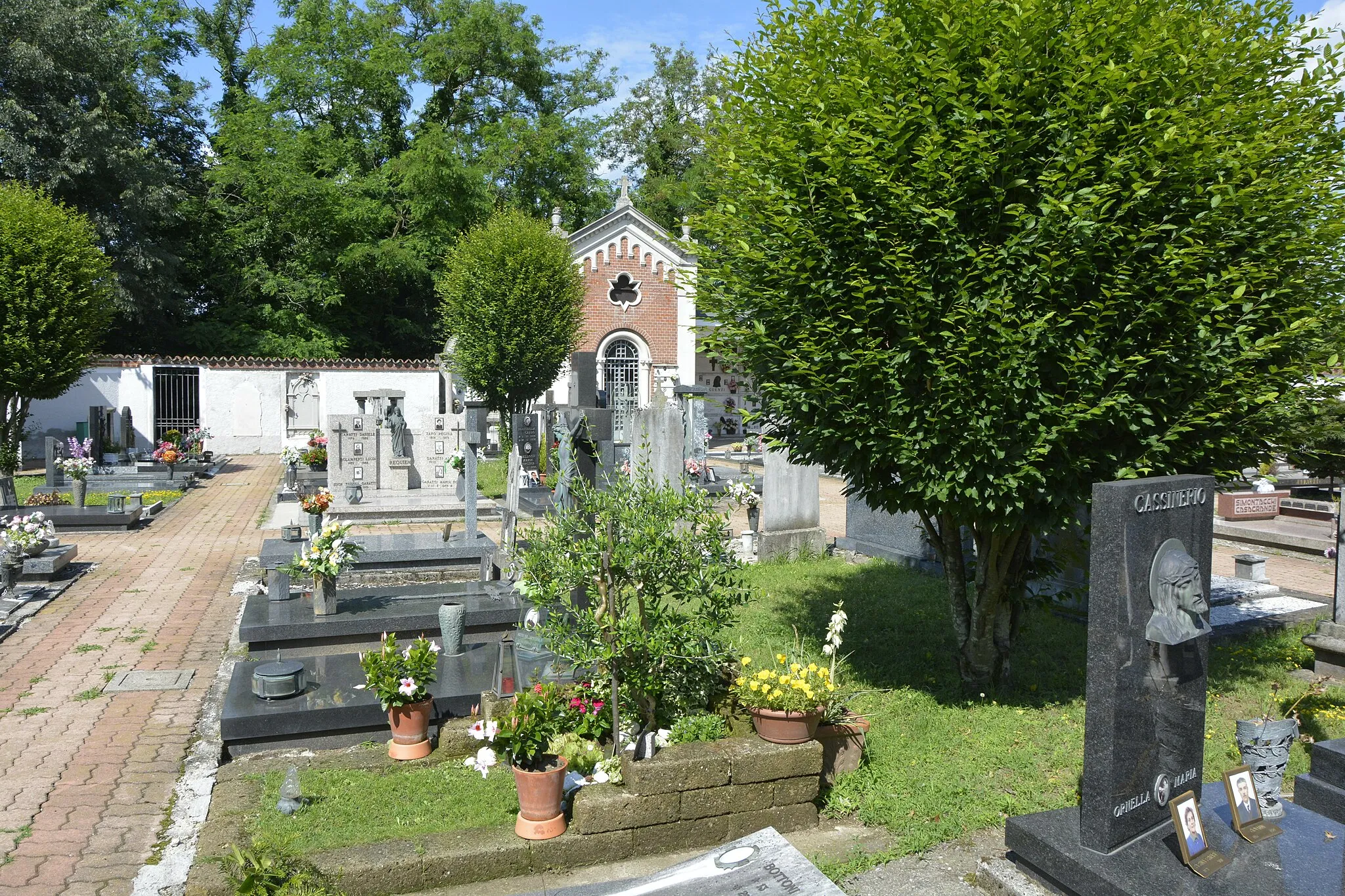 Photo showing: Cimitero di Castelnovate, nel comune di Vizzola Ticino (VA)