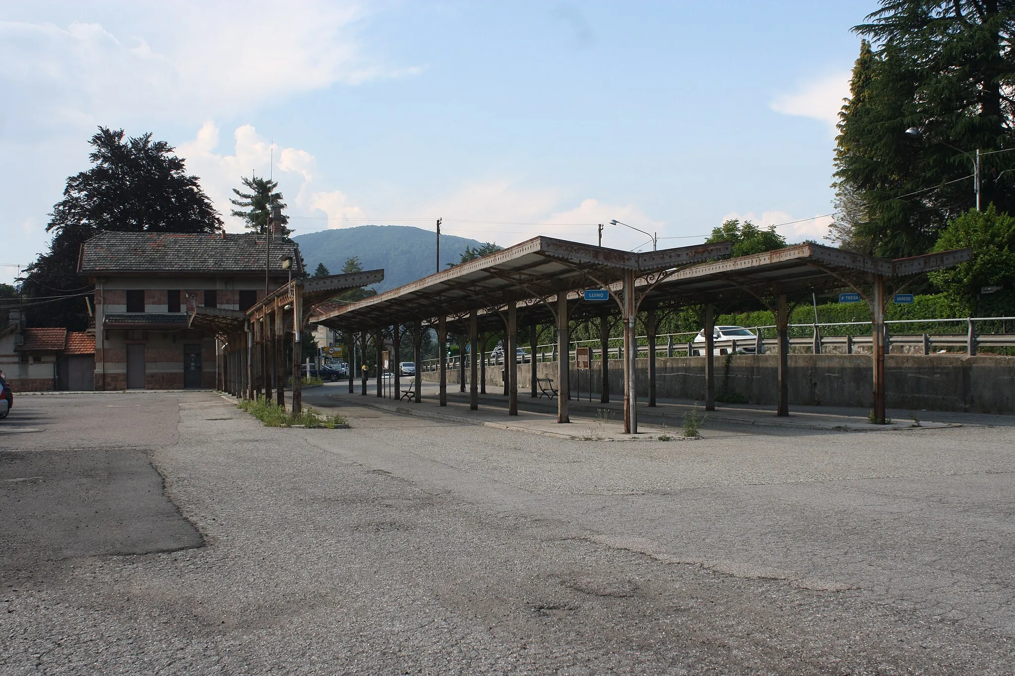 Photo showing: La vecchia stazione ferroviaria di Ghirla, in provincia di Varese.