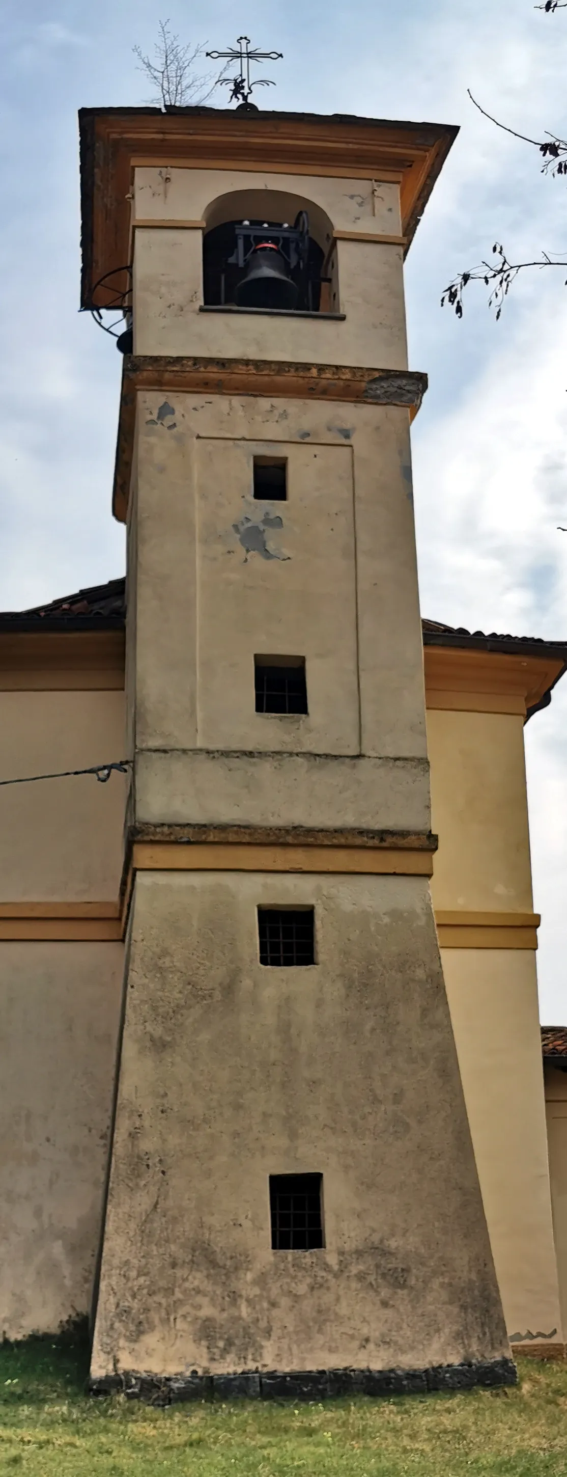 Photo showing: Campanile della Chiesa della Beata Vergine Addolorata (Naggio, Grandola ed Uniti).