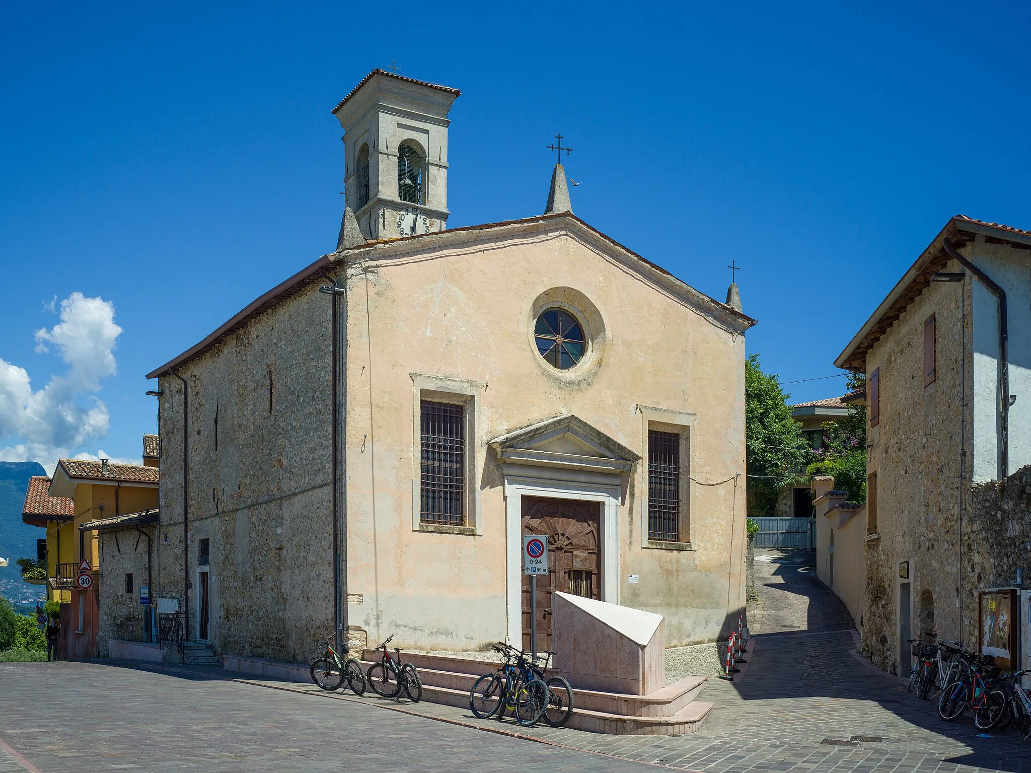 Photo showing: San Bernardo (Bernard of Clairvaux) church in Montinelle, Manerba del Garda.