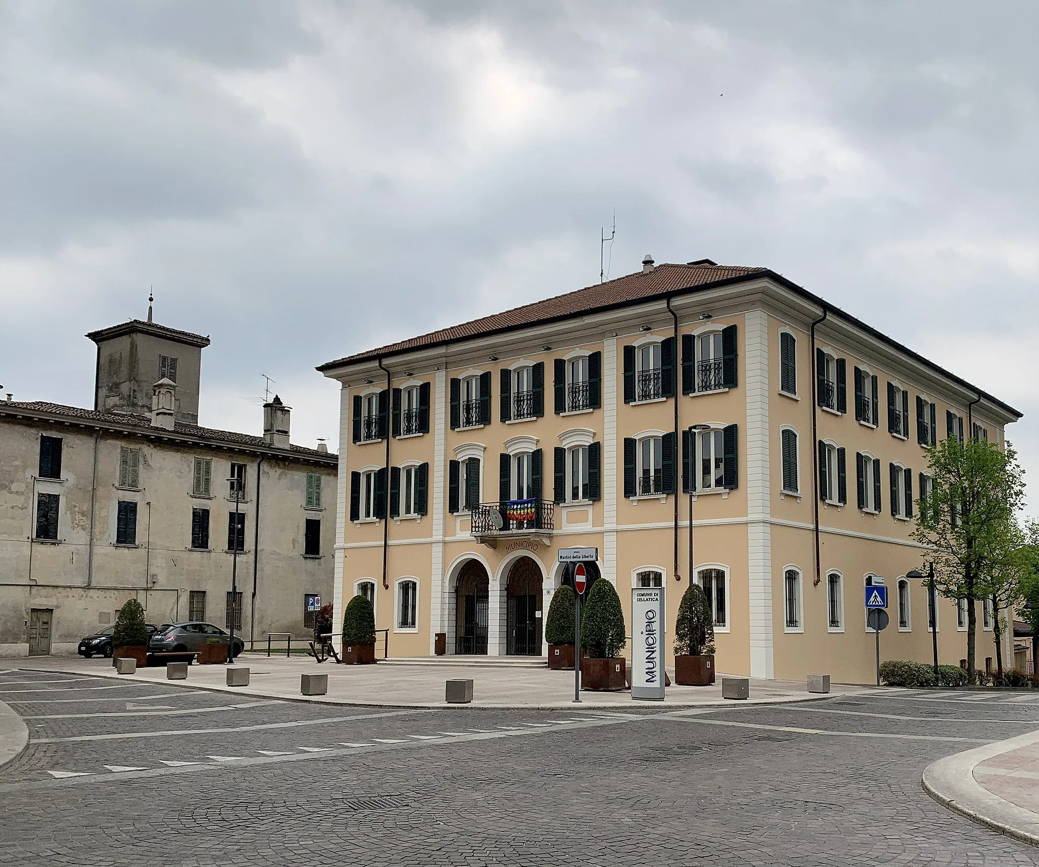 Photo showing: Piazza Martiri della Libertà Cellatica (BS)