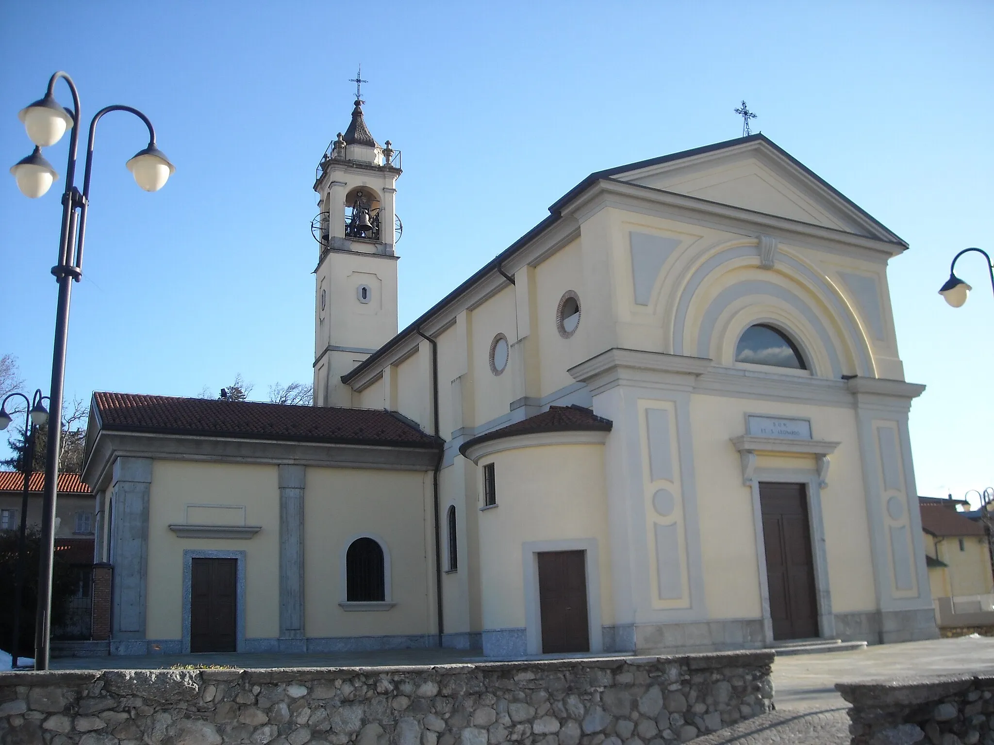 Photo showing: Parish church of St. Leonard, Capiago Intimiano, Province of Como, Lombardy, Italy.