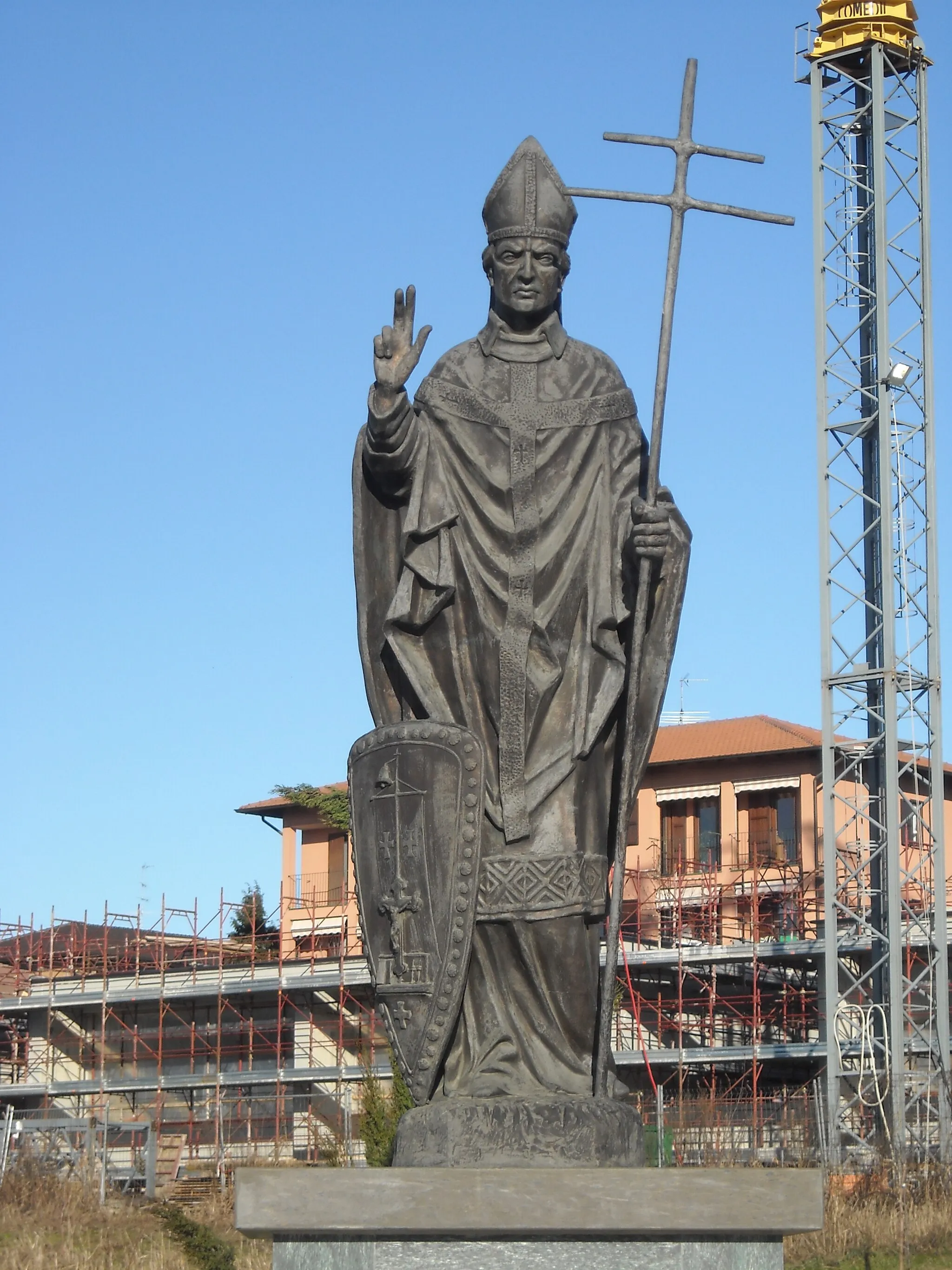 Photo showing: Statue of Ariberto da Intimiano, Intimiano, Como, Italy