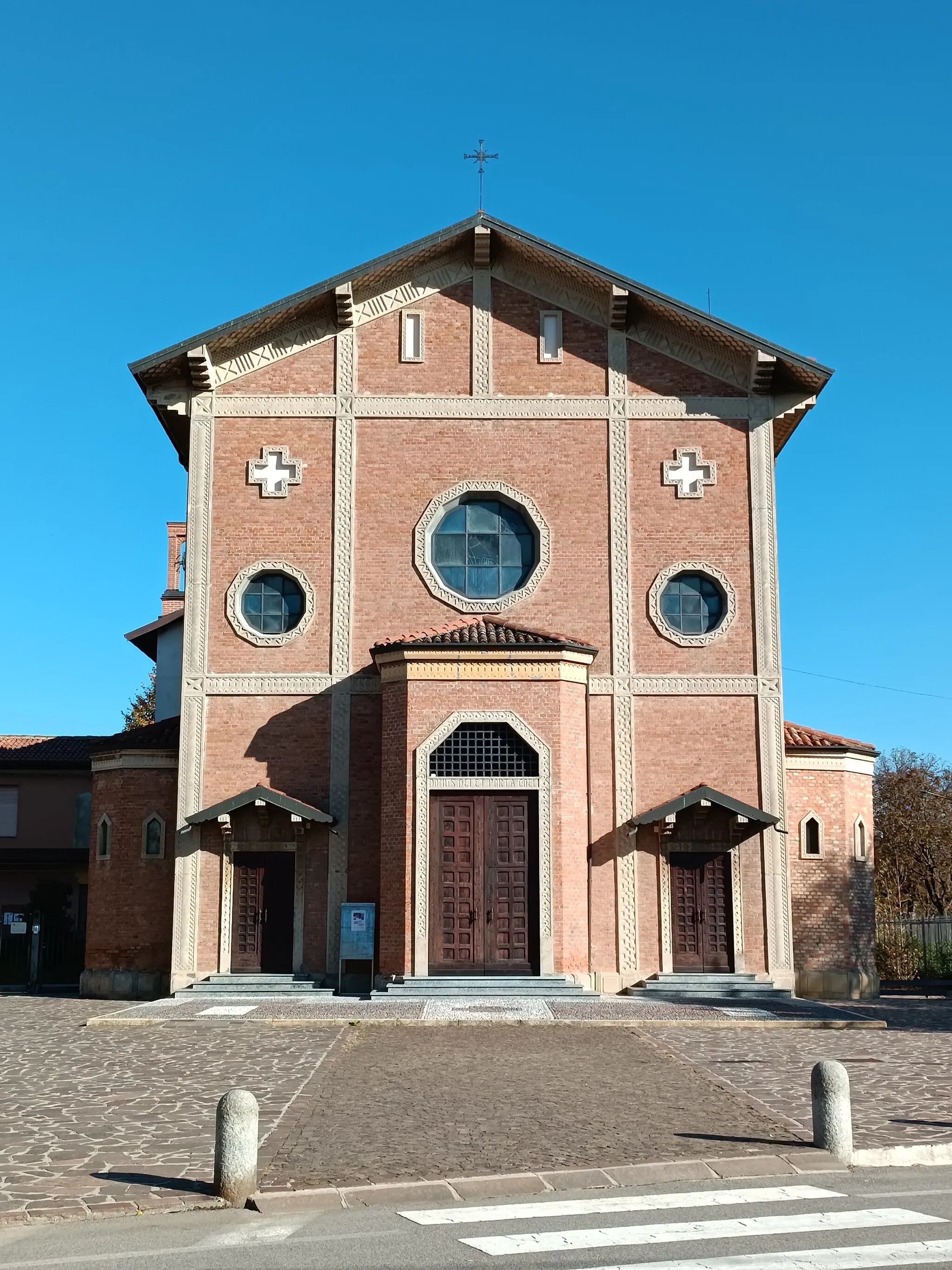 Photo showing: La facciata della chiesa di san Vitale a Caravaggio (BG), Italia