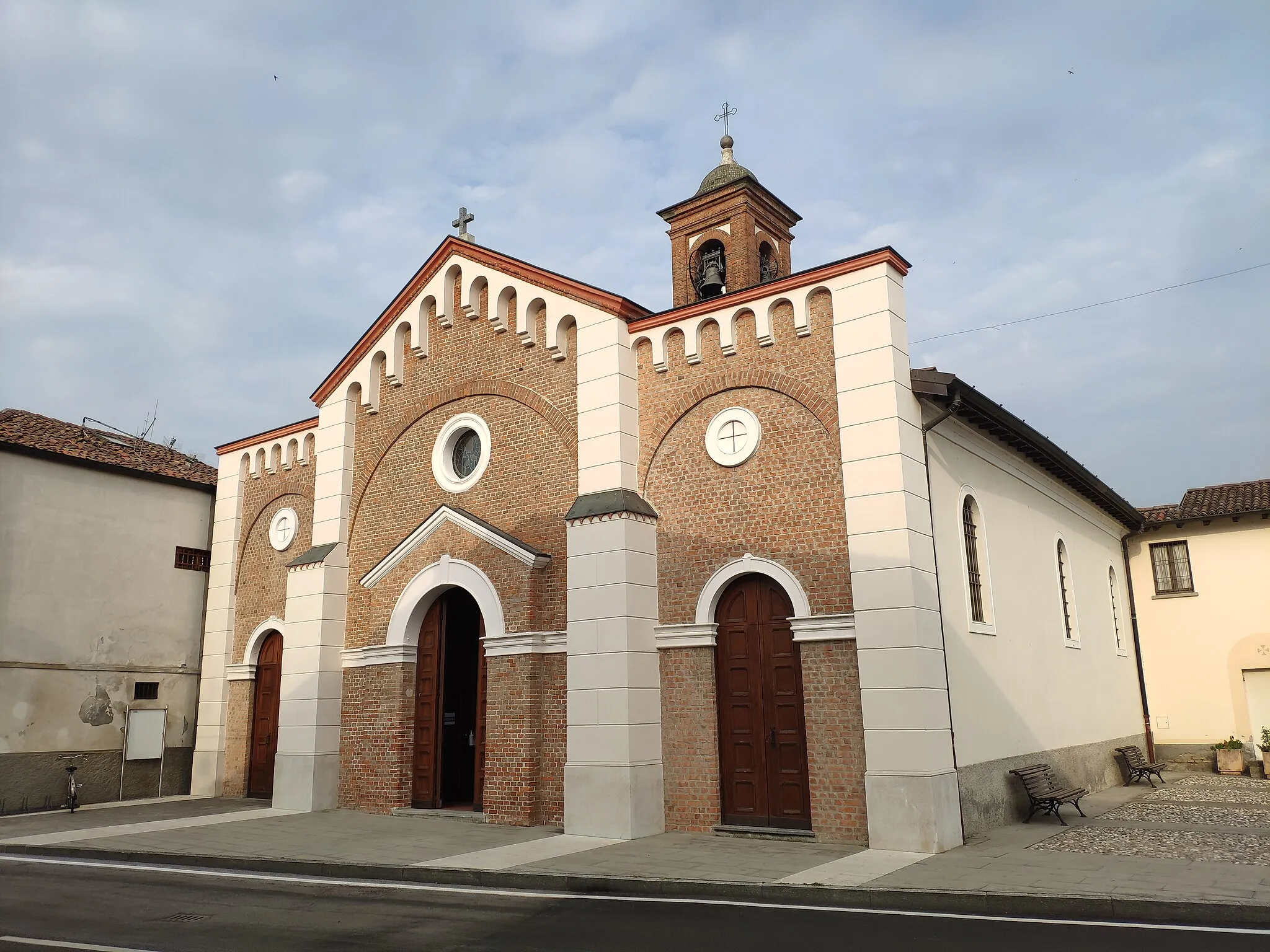 Photo showing: Facciata della chiesa di San Giovanni a Porta Latina a Vidalengo, Italia