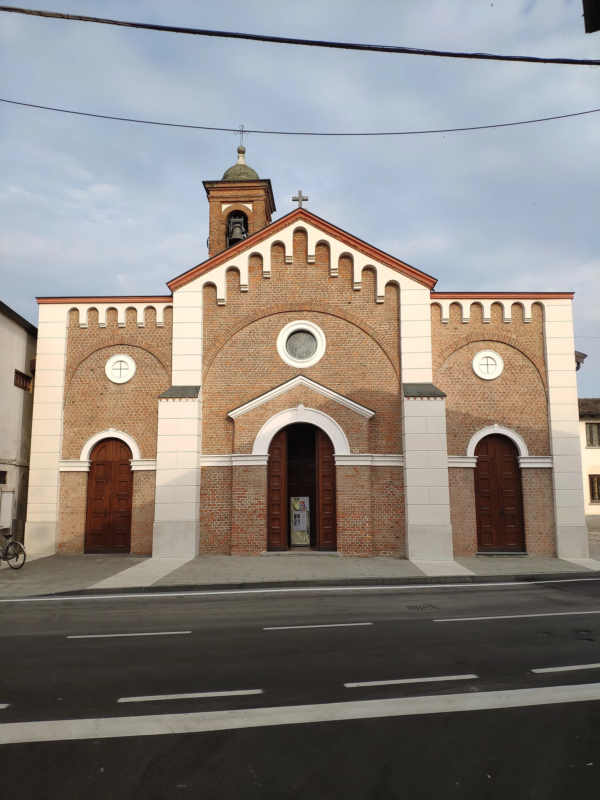 Photo showing: Facciata della chiesa di San Giovanni a Porta Latina a Vidalengo, Italia