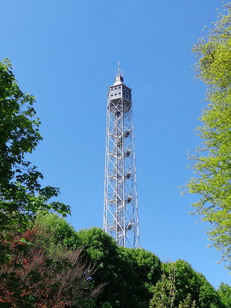 Photo showing: Milano, la Torre Branca vista dal Parco Sempione.