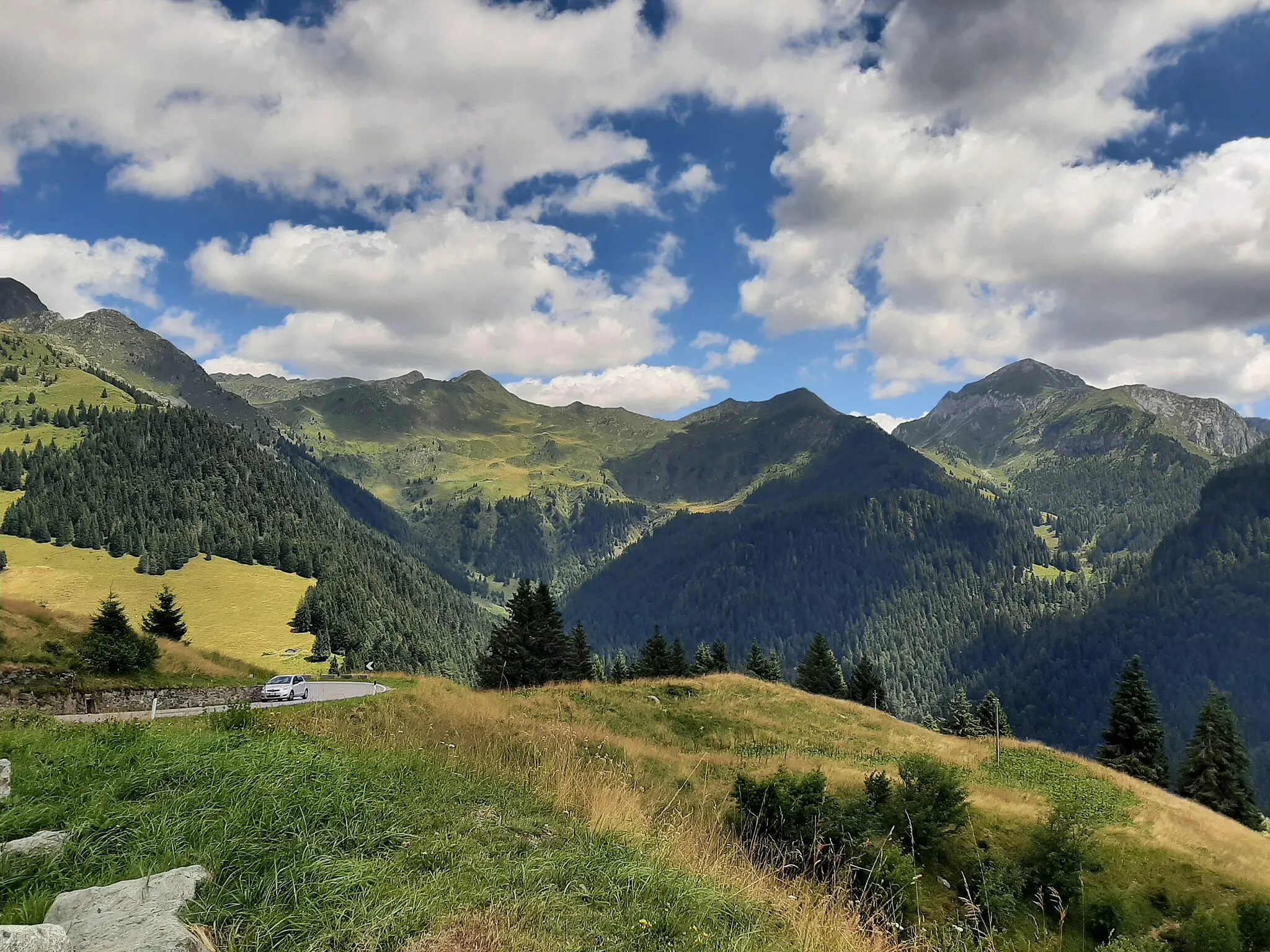 Photo showing: Veduta della valle Brembana dal passo San Marco