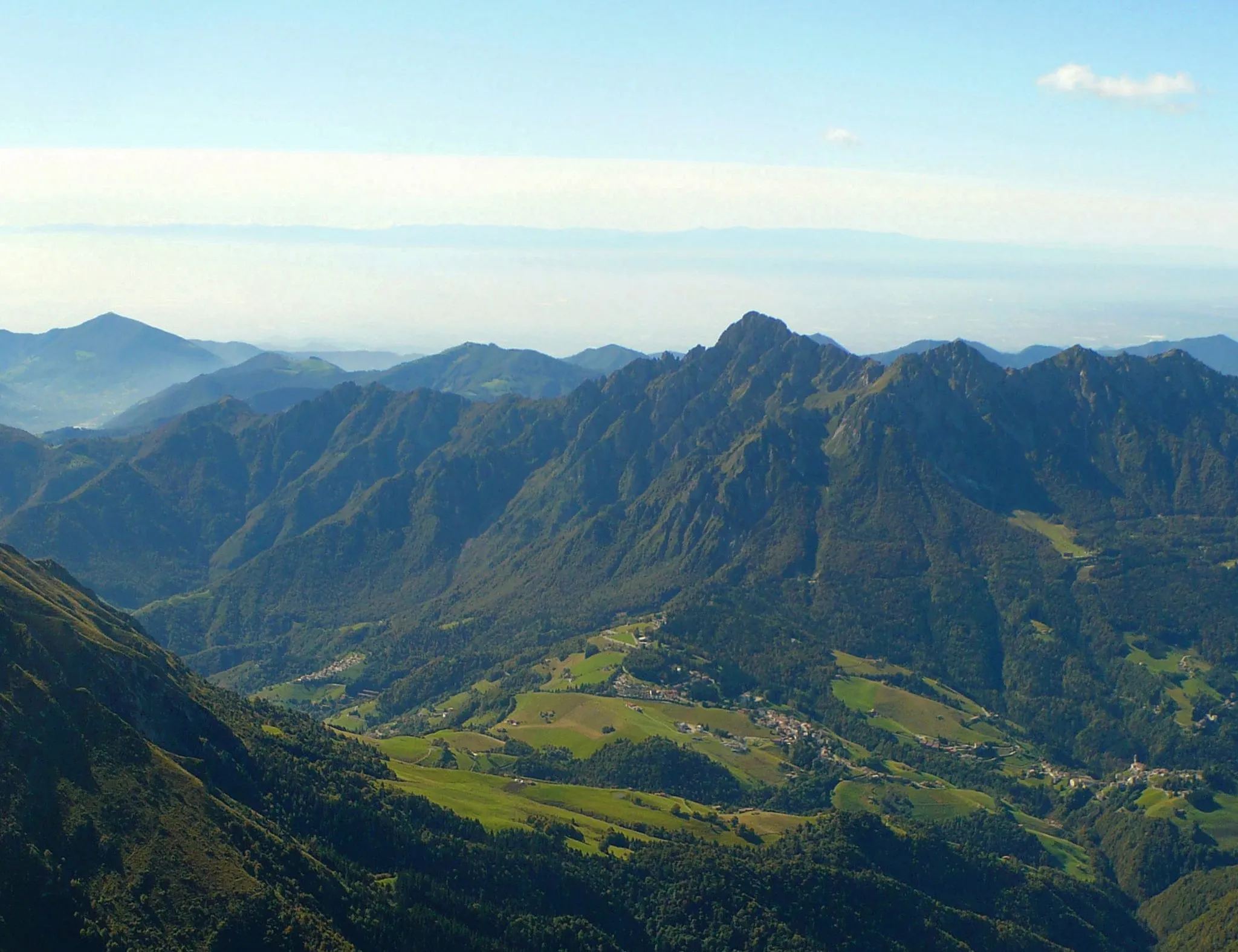 Photo showing: Mount Alben and Zambla pass seen from Pizzo Arera