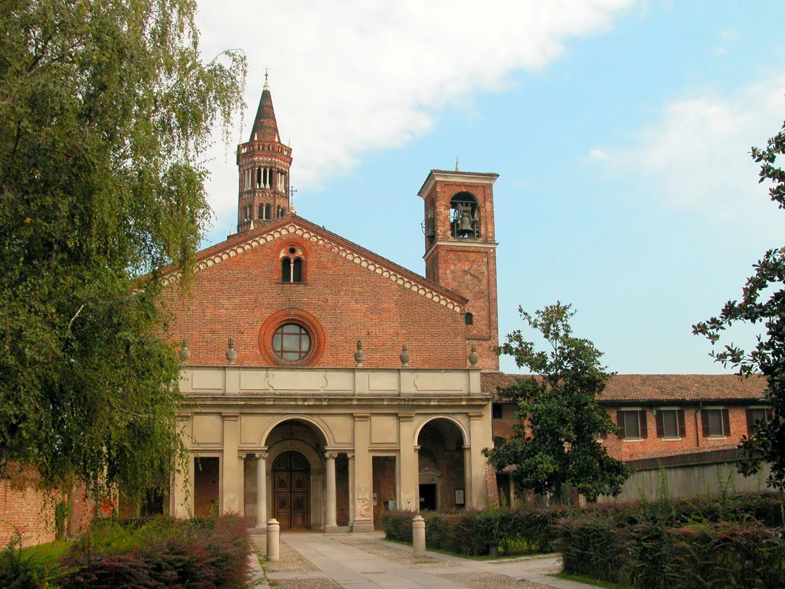 Photo showing: La facciata dell'Abbazia di Chiaravalle a Milano. Foto da me realizzata.