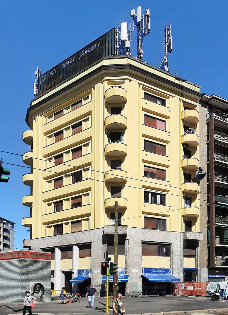 Photo showing: Milano, edificio residenziale in piazzale Corvetto 1 (angolo corso Lodi e viale Lucania), costruito nel 1935 su progetto di Ariodante Bazzero.