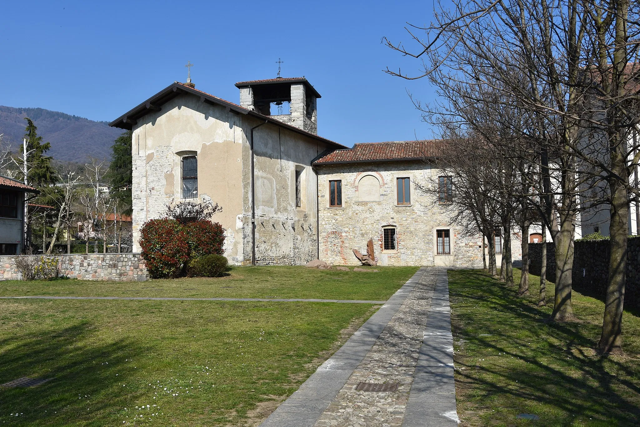 Photo showing: Esterno del chiostro di Voltorre, Gavirate, provincia di Varese.