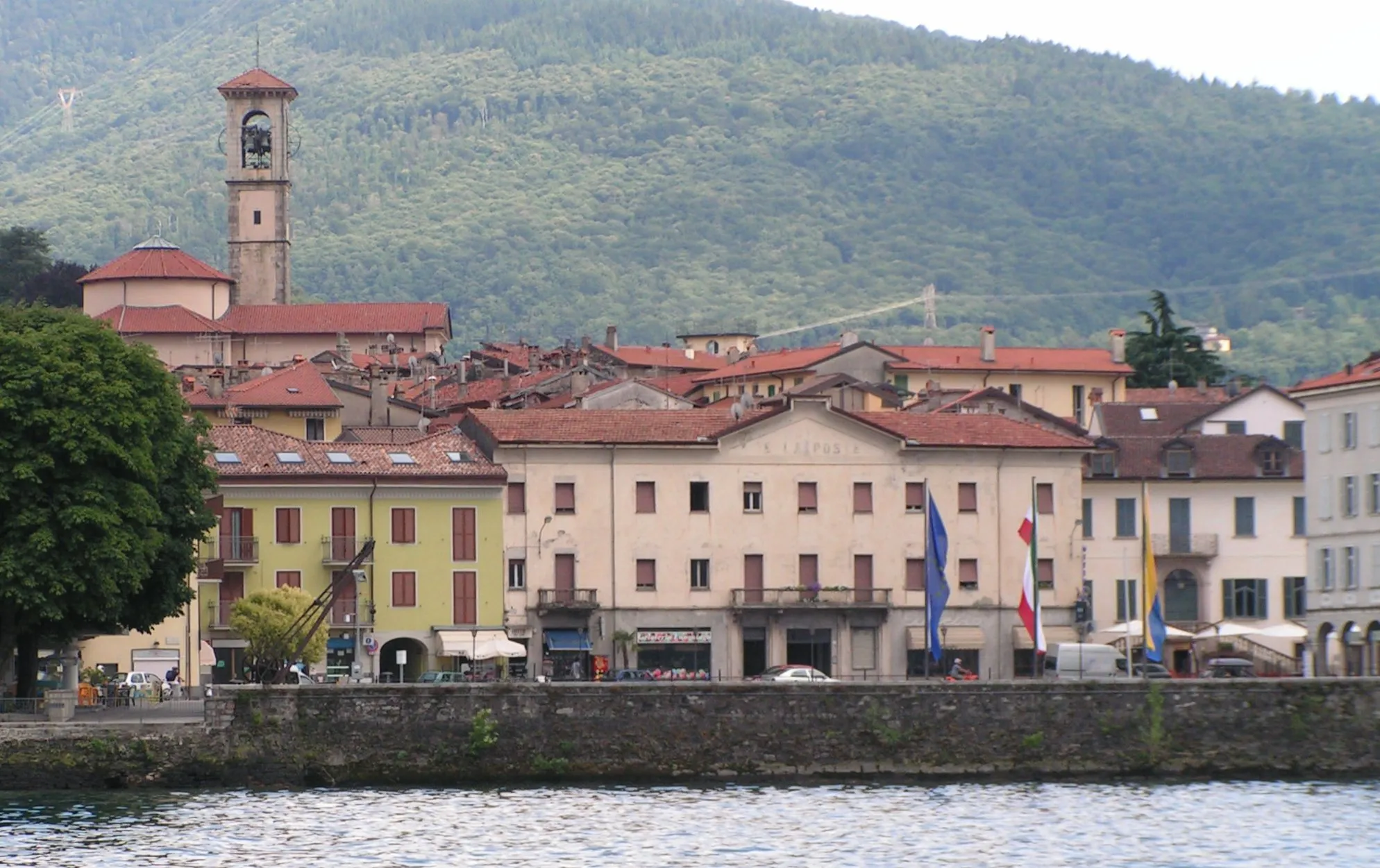 Photo showing: Luino's town centre, viewed from an excursion ship