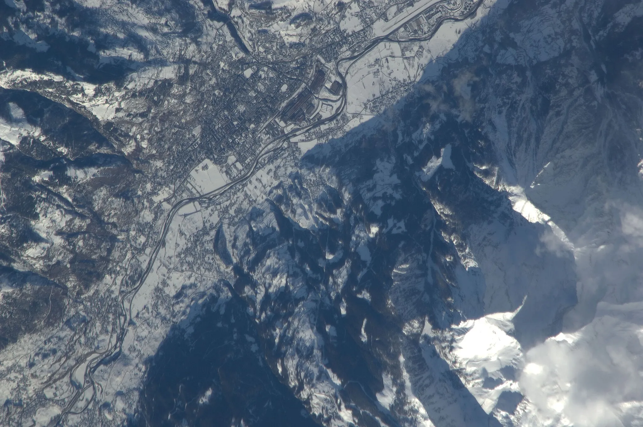 Photo showing: View of Earth taken during ISS Expedition 22.