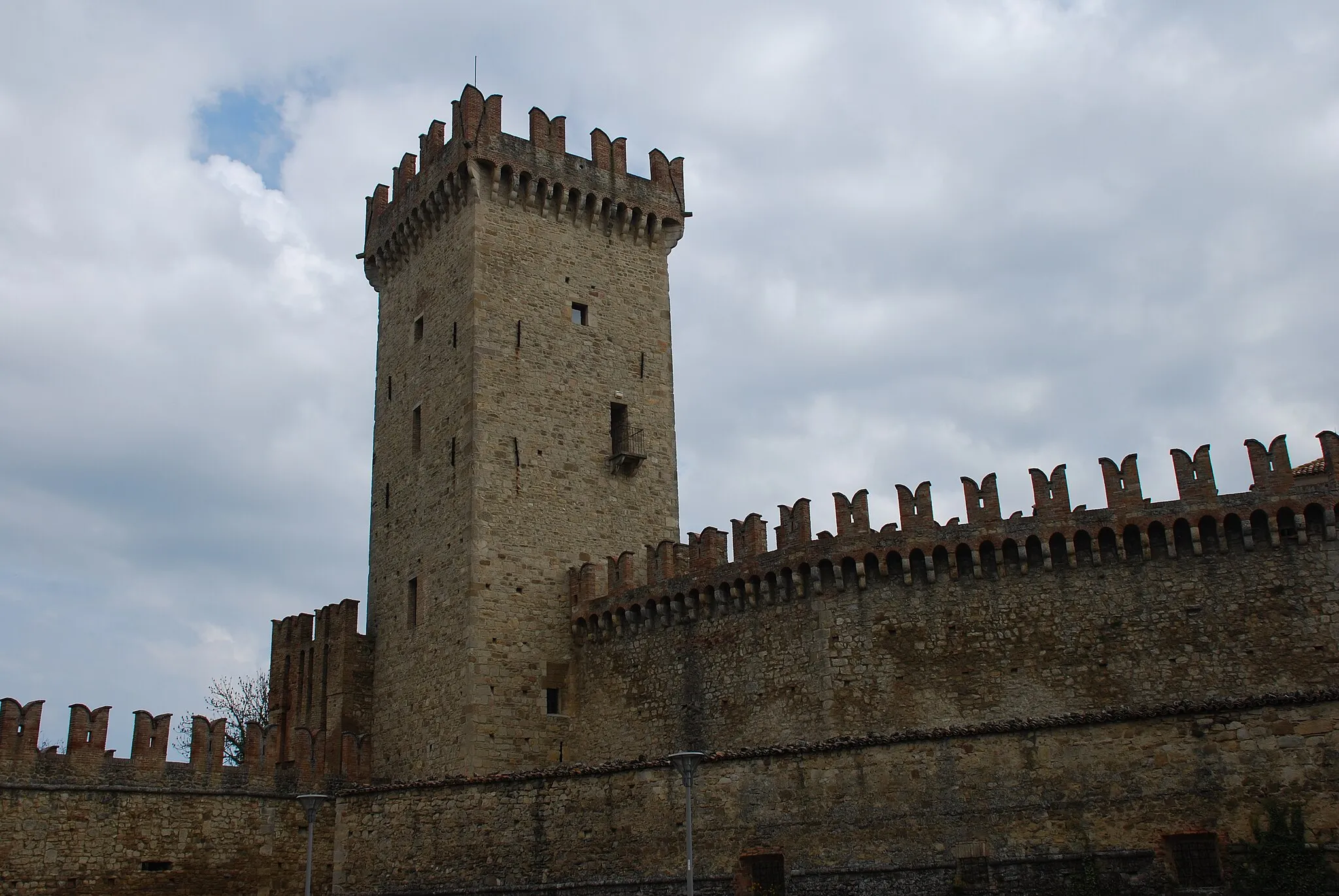 Photo showing: Vigoleno (PC) La torre del castello 2009