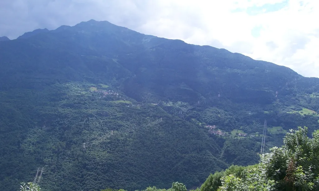 Photo showing: Garda (top) & Zazza (down), Malonno, Val Camonica