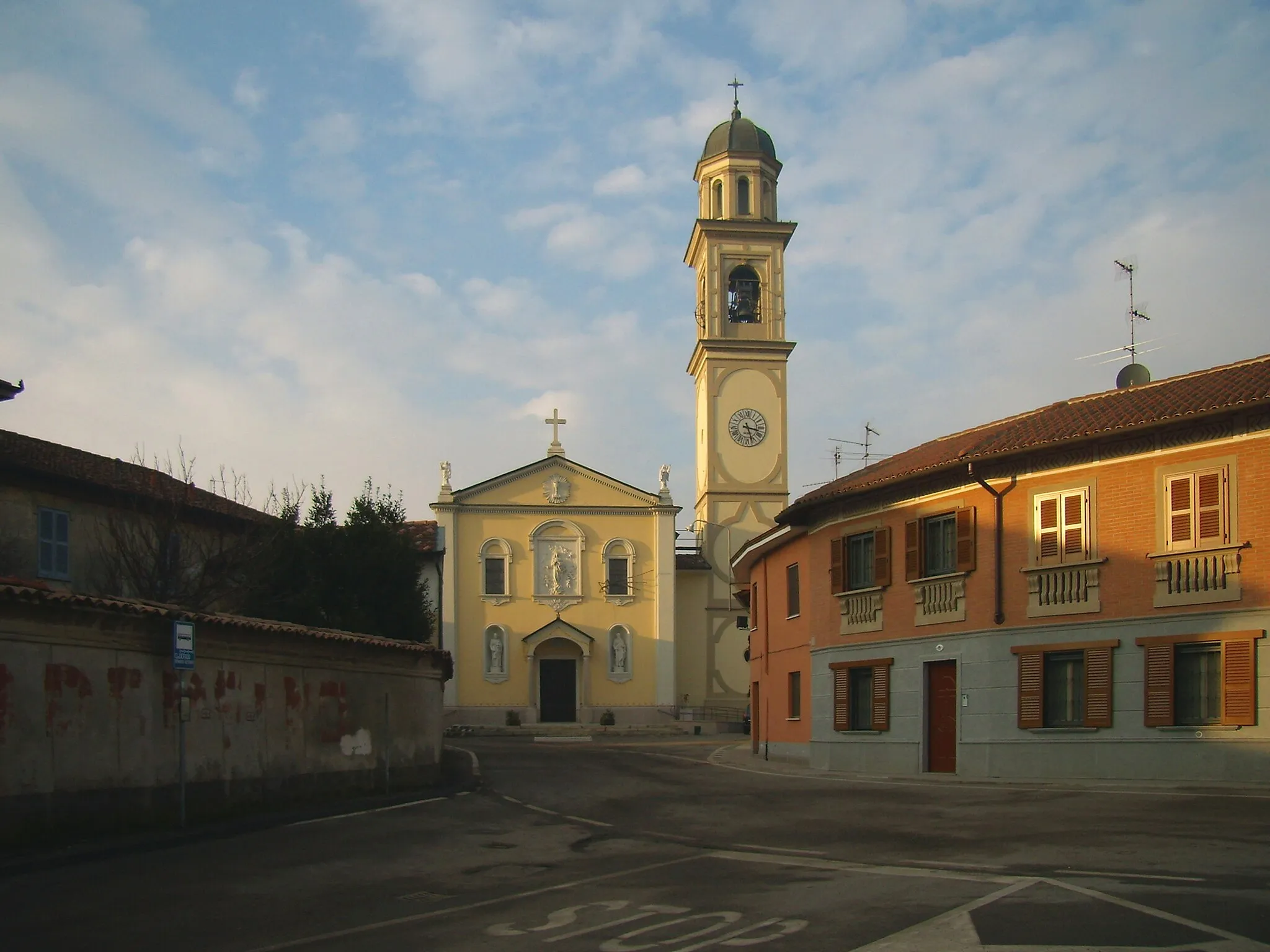 Photo showing: Chiesa parrocchiale dell'Assunzione della Beata Vergine Maria a Villavesco, fraz. del comune di Tavazzano con Villavesco (LO)