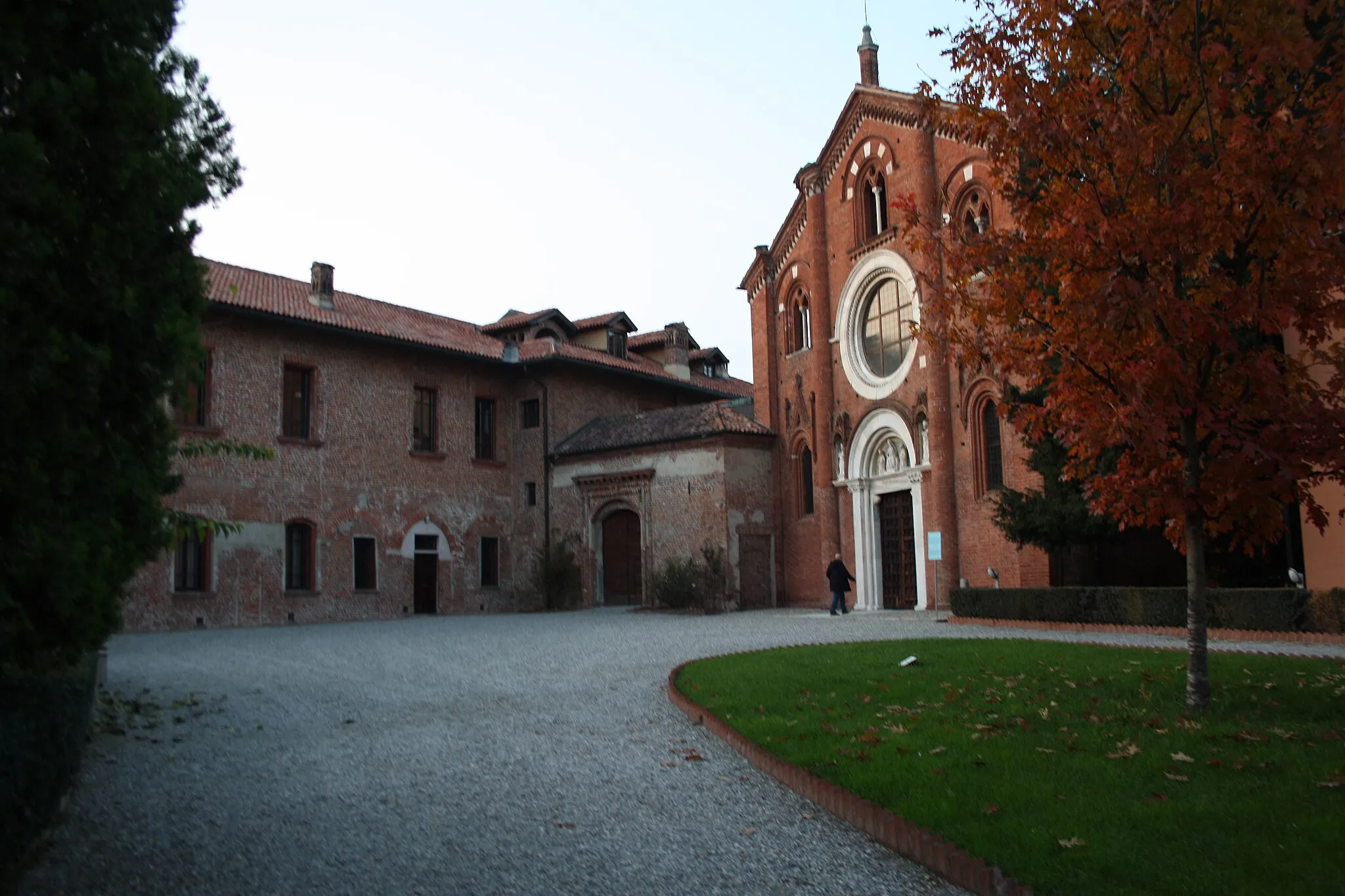 Photo showing: The Romansque-to-Gothic style facade of the former Abbey at Viboldone, (Milan, Italy). It was completed in 1348. Picture by Giovanni Dall'Orto, October 31st 2009.