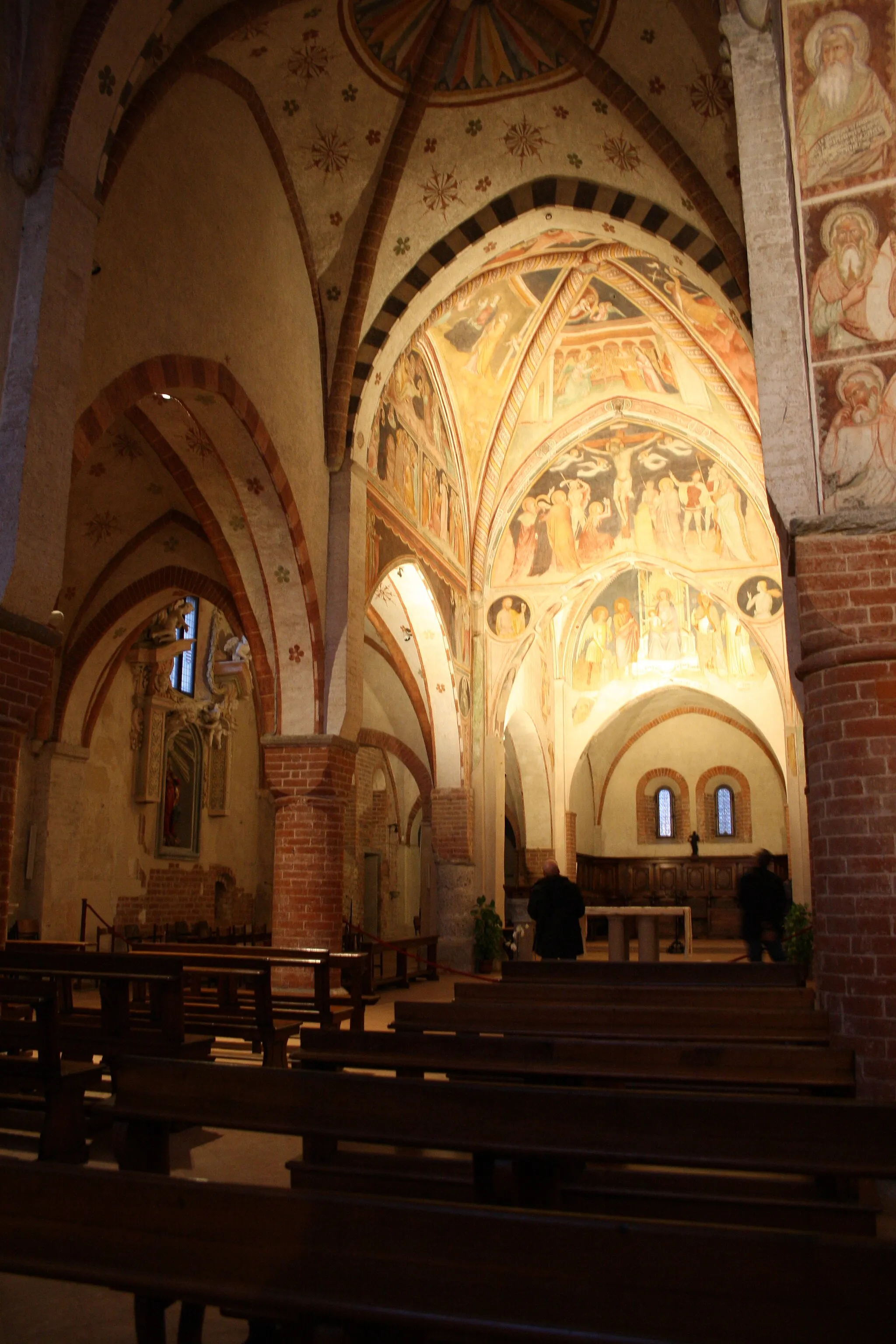 Photo showing: Interior of the church of the former Abbey at Viboldone, (Milan, Italy). Picture by Giovanni Dall'Orto, October 31st 2009.