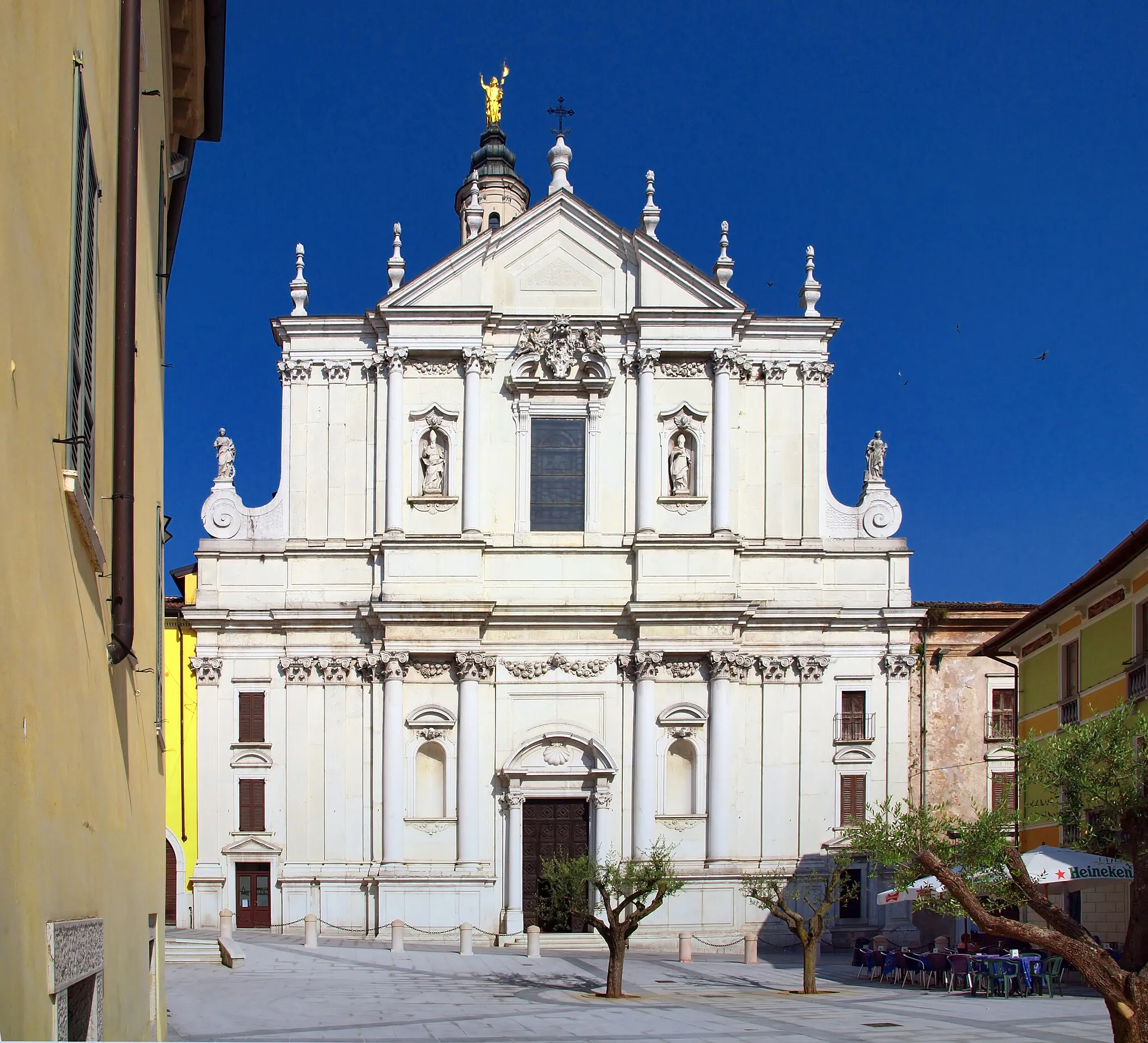 Photo showing: Lonato del Garda, Lombardie (Italie) - Façade principale de la basilique San Giovanni Battista