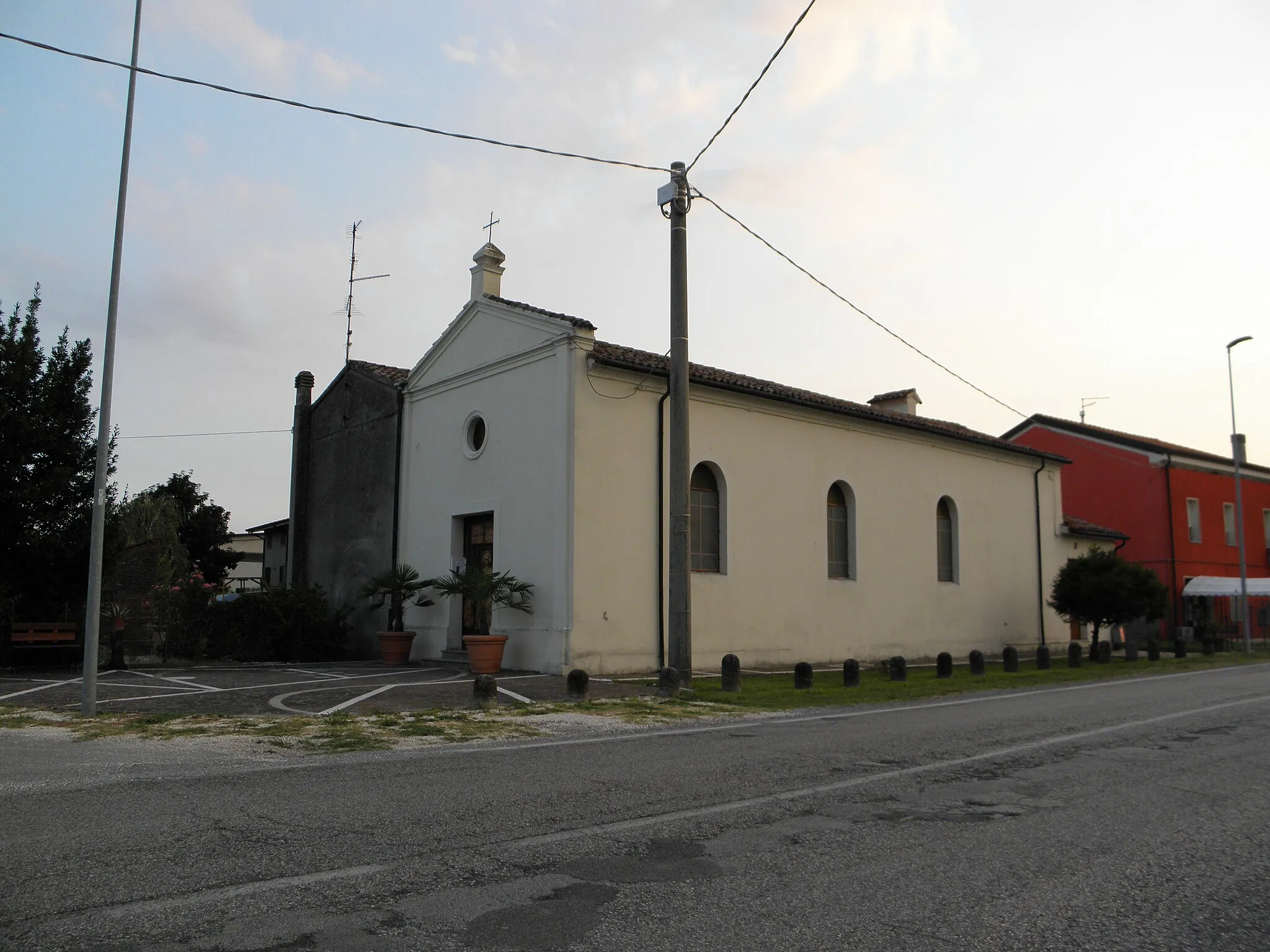Photo showing: Caposotto, frazione di Sermide e Felonica: la chiesa (o oratorio) di San Giovanni Battista.