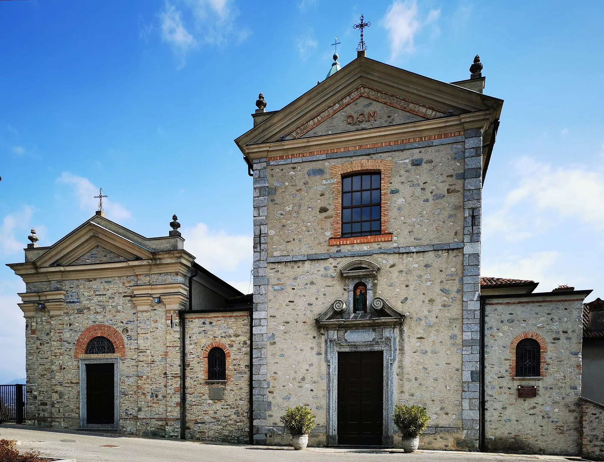 Photo showing: Facciata della Chiesa di San Dionigi a Carcano (Albavilla)