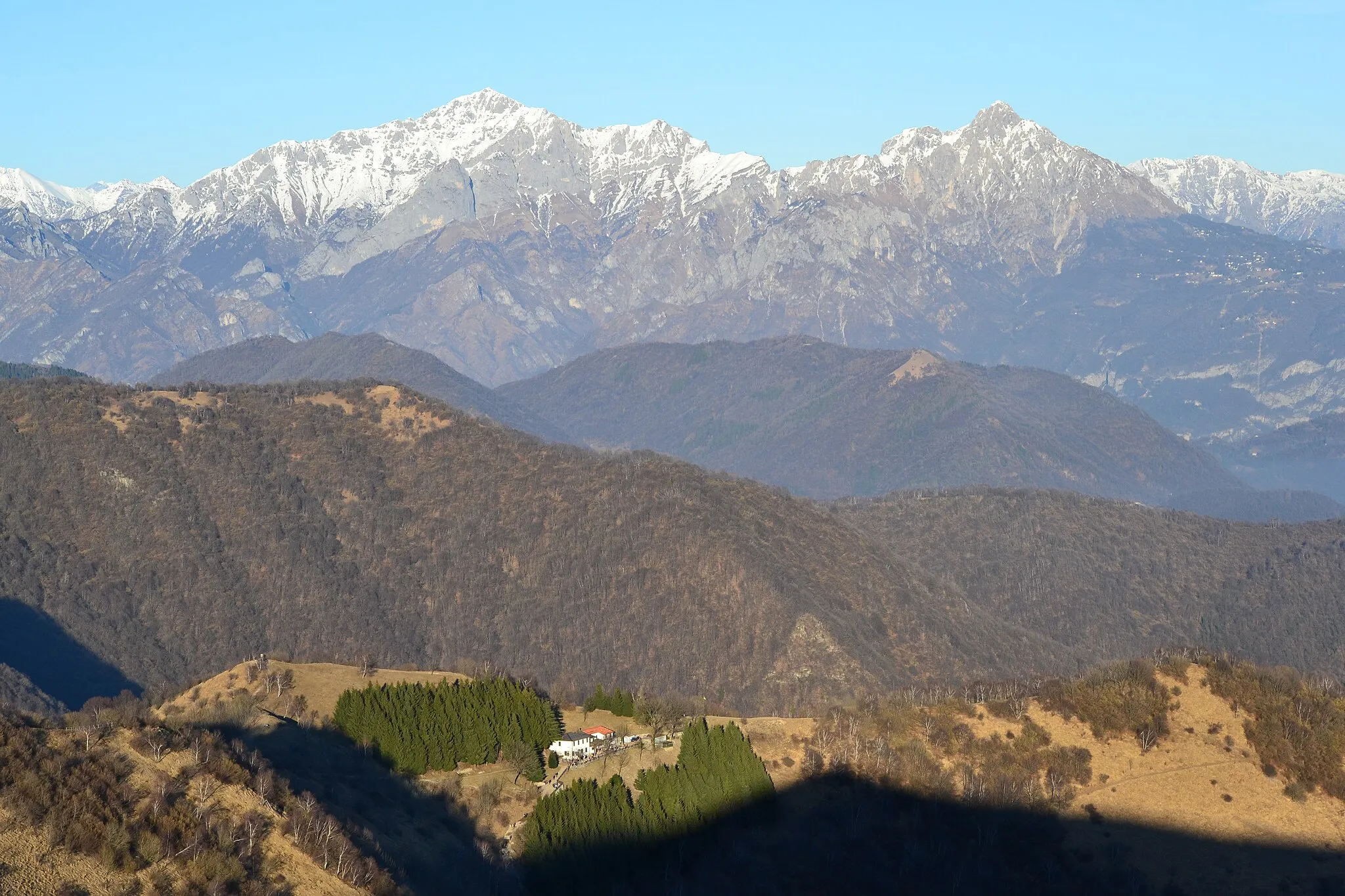 Photo showing: view from Bollettone mountain: Capanna Mara and Grigne