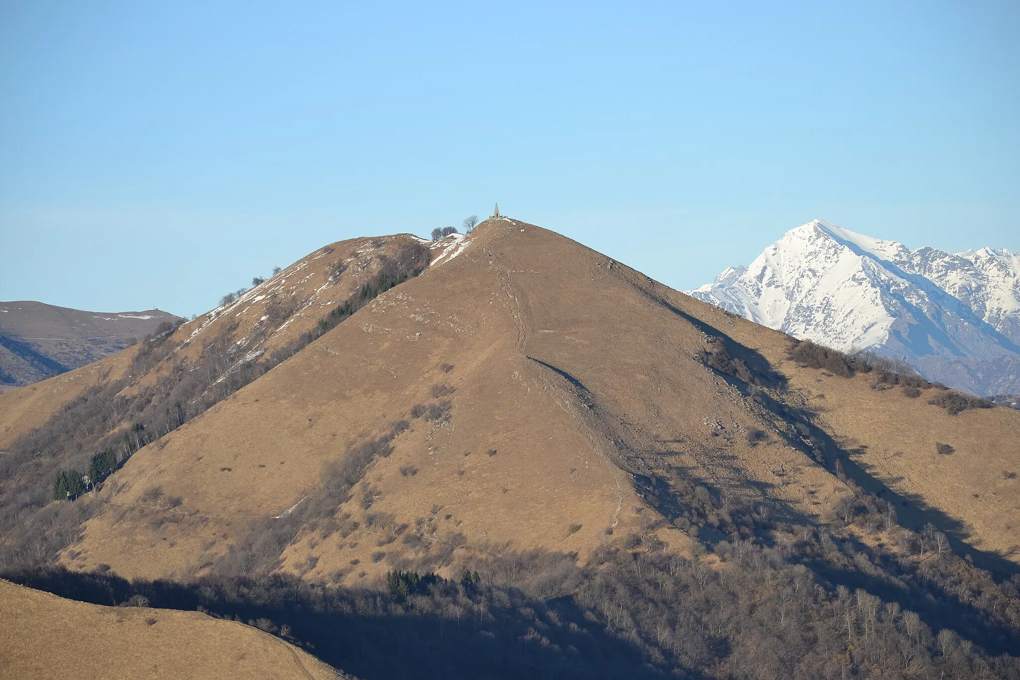 Photo showing: view of Palanzone mountain from Bollettone mountain