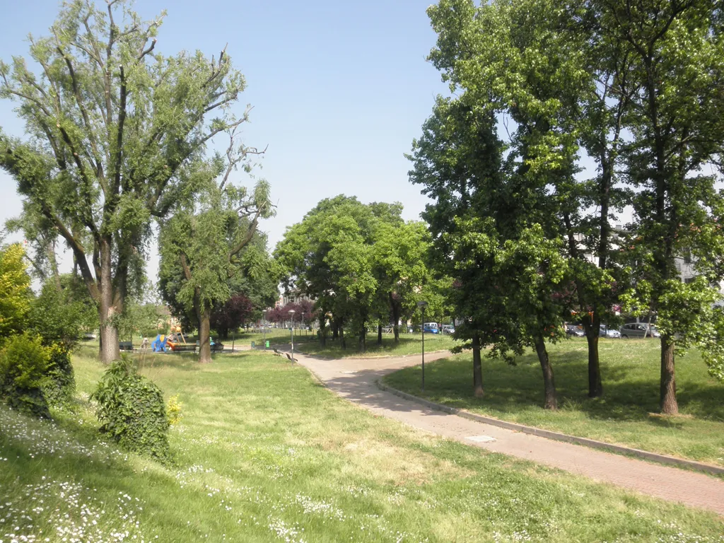 Photo showing: Parco pubblico nel quartiere milanese di Rogoredo.