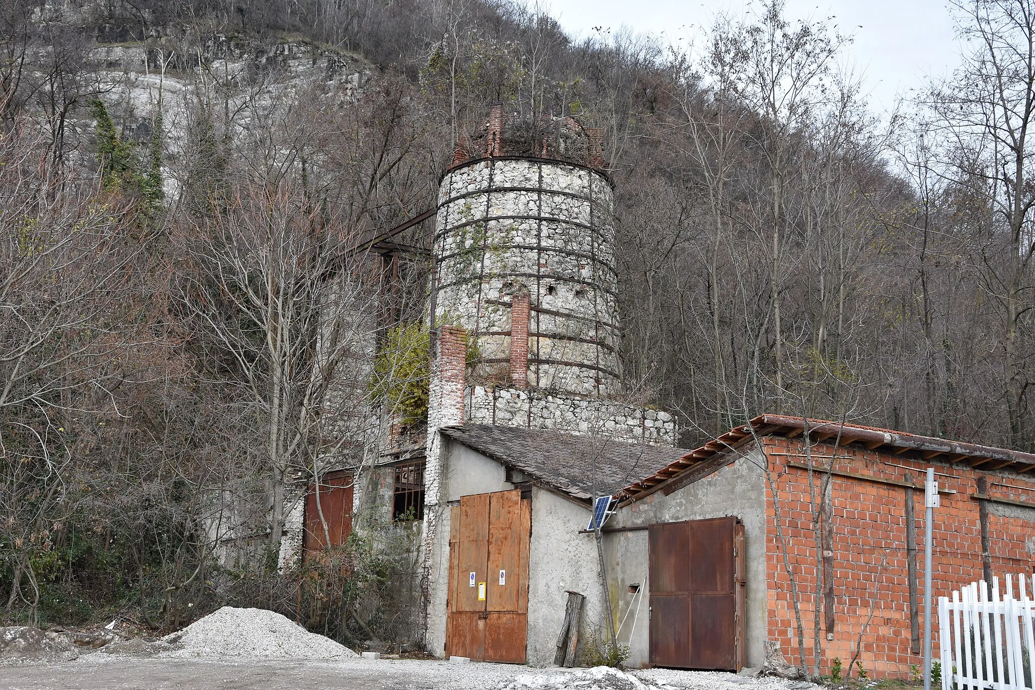 Photo showing: Le vecchie fornaci di Brenno Useria, nel comune di Arcisate, in provincia di Varese.