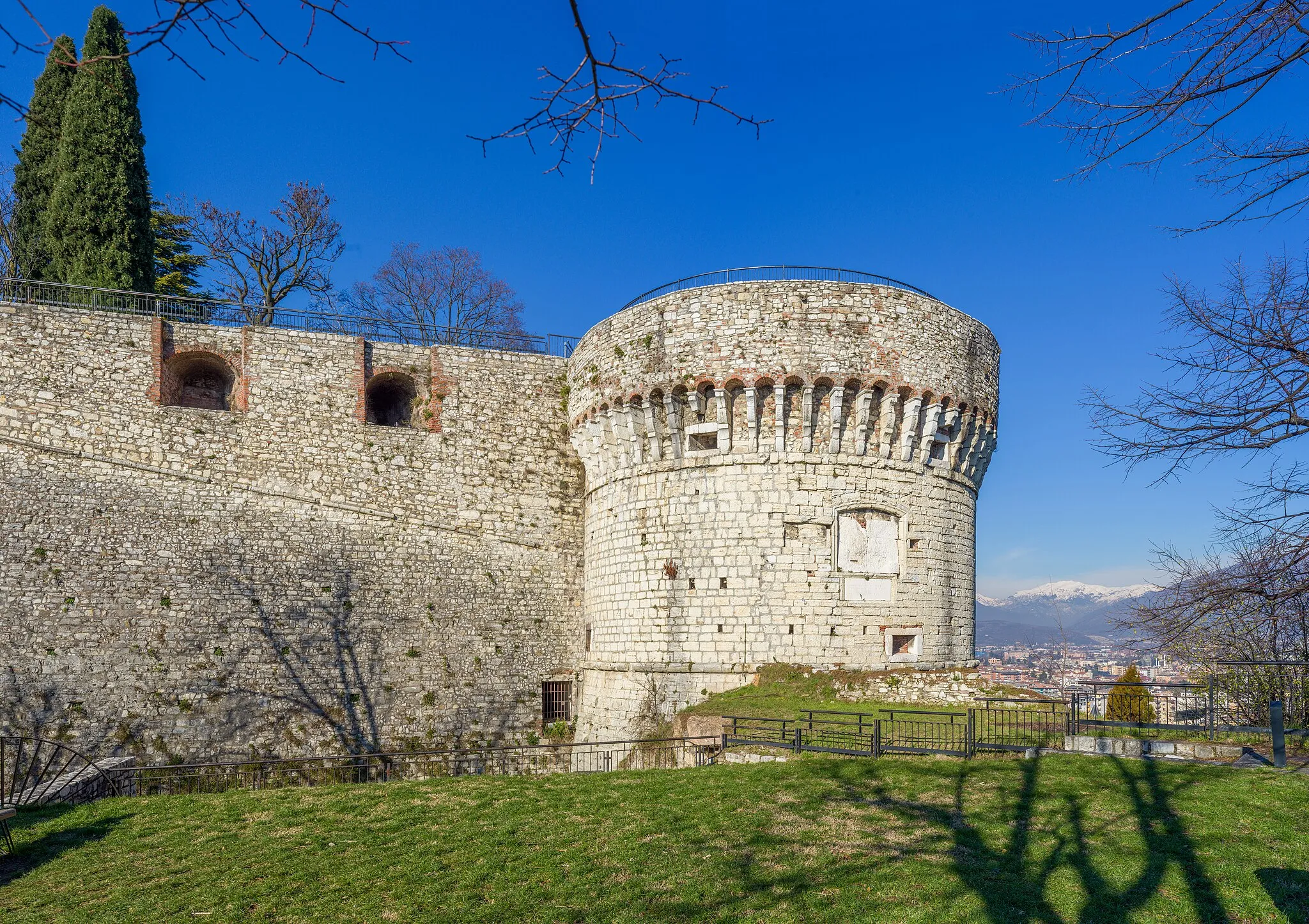 Photo showing: Tower of the French in the the Castle of Brescia.