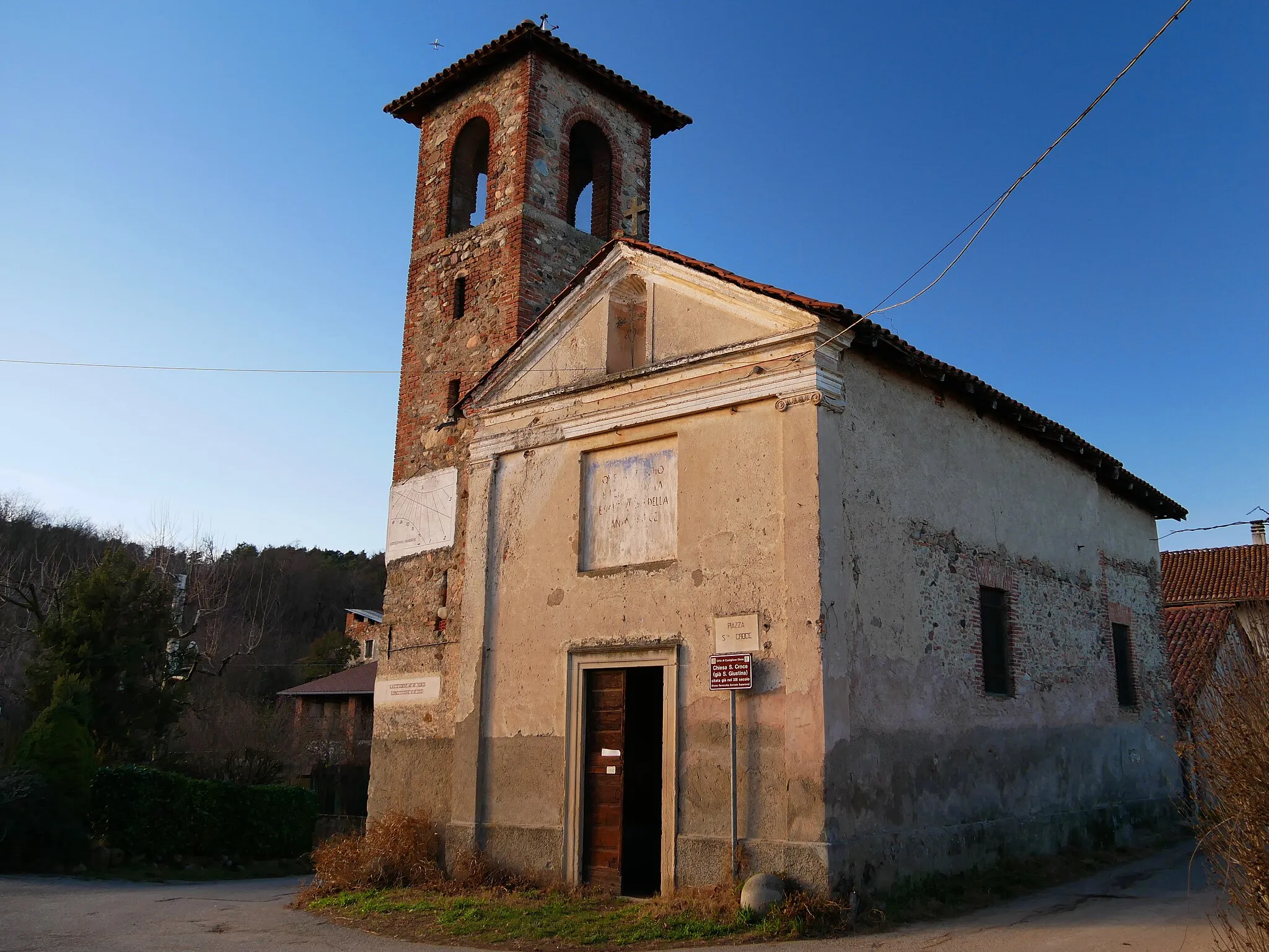 Photo showing: The little church of Santa Croce has very ancient origins and is mentioned by Goffredo da Bussero in the 13th century with the dedication to San Fermo and Santa Giustina.