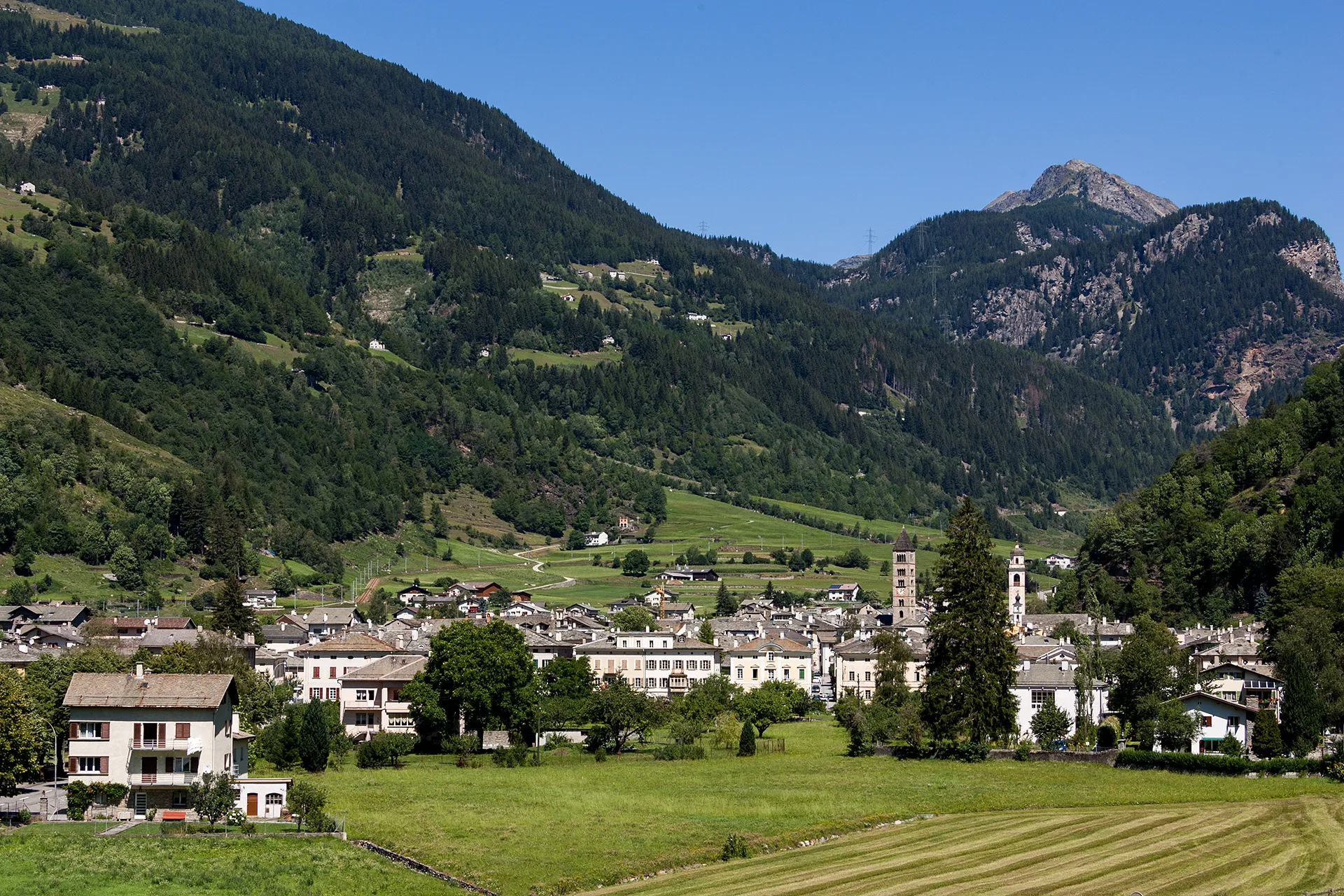 Photo showing: Via Palazzi (erste hier sichtbare Häusserreihe) in Poschiavo (GR)