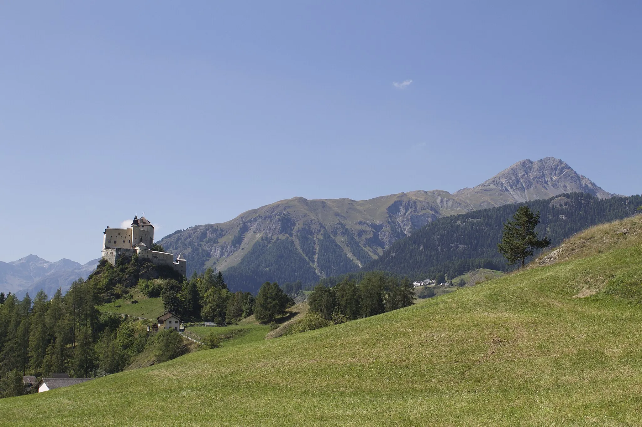 Photo showing: Scuol