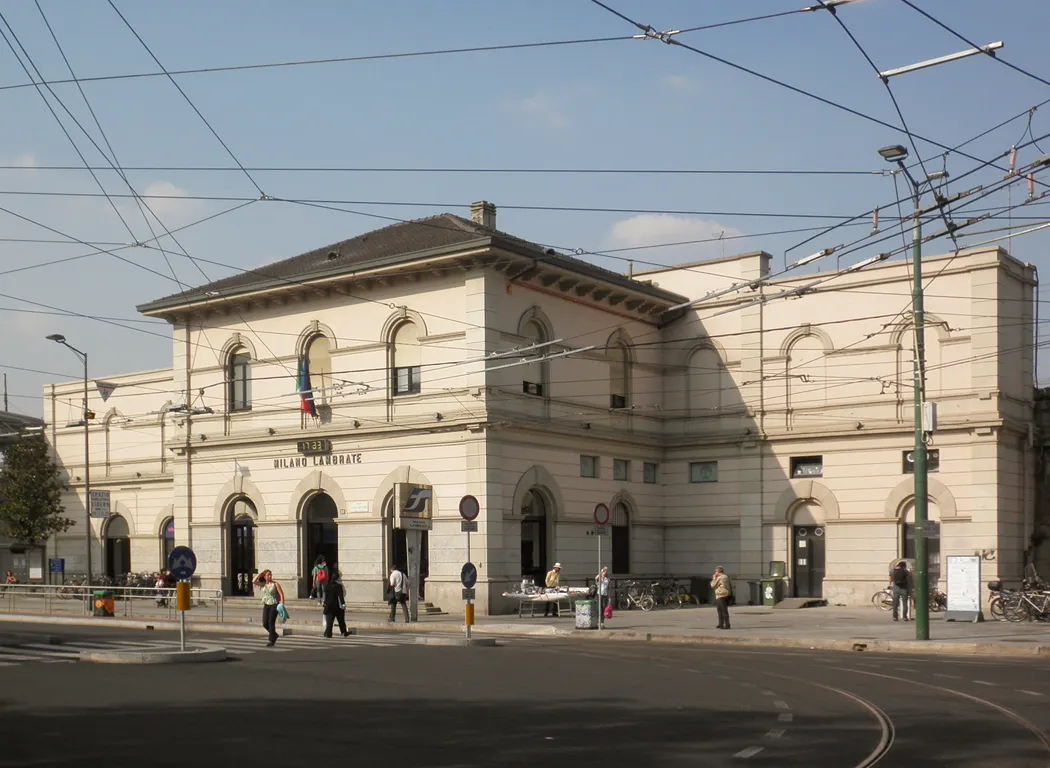 Photo showing: Il vecchio fabbricato viaggiatori della stazione ferroviaria di Milano Lambrate, posto in piazza Bottini