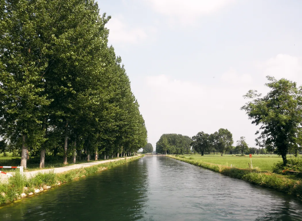 Photo showing: Il canale Vacchelli a Nosadello, frazione di Pandino.
