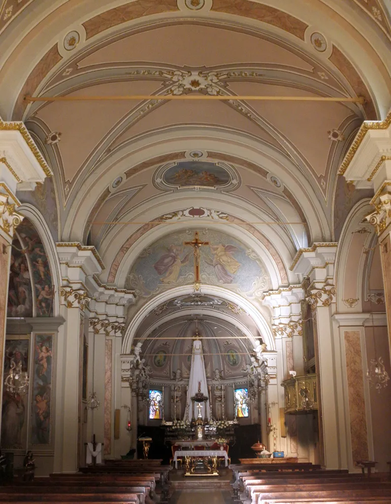 Photo showing: Interno della chiesa parrocchiale di San Giorgio Martire a Basiasco, fraz. di Mairago