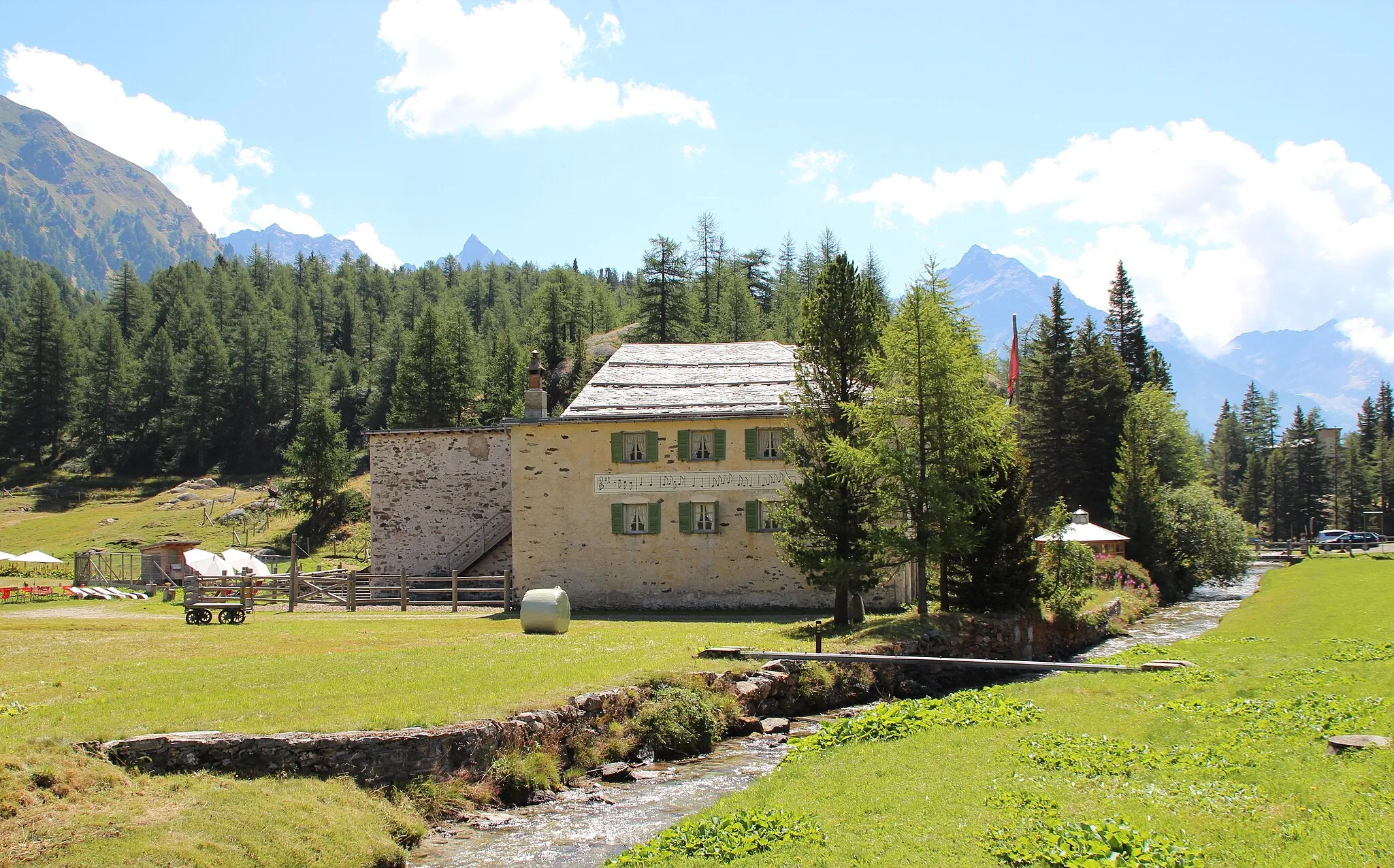 Photo showing: The Alte Post at La Rösa, in the Swiss canton of Graubünden, with the Poschiavino river in the foreground