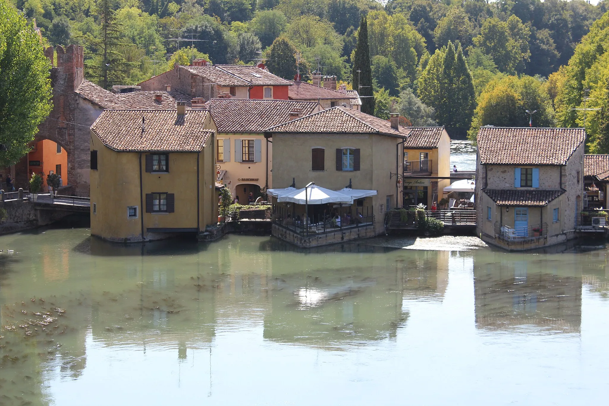 Photo showing: Borghetto (Valeggio sul Mincio), view from the Visconti bridge to the village