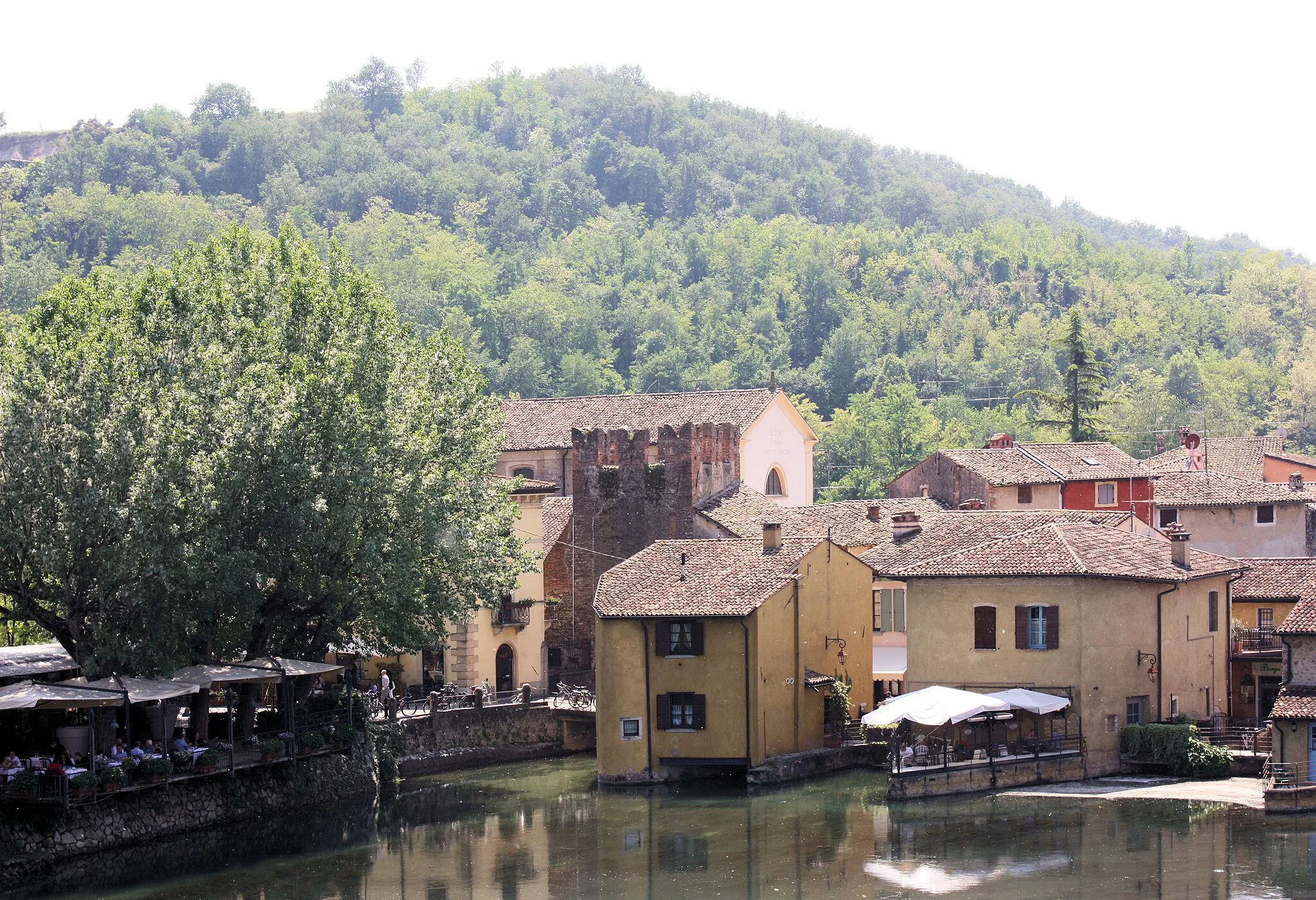 Photo showing: Borghetto (Valeggio sul Mincio), view from the Visconti bridge to the village