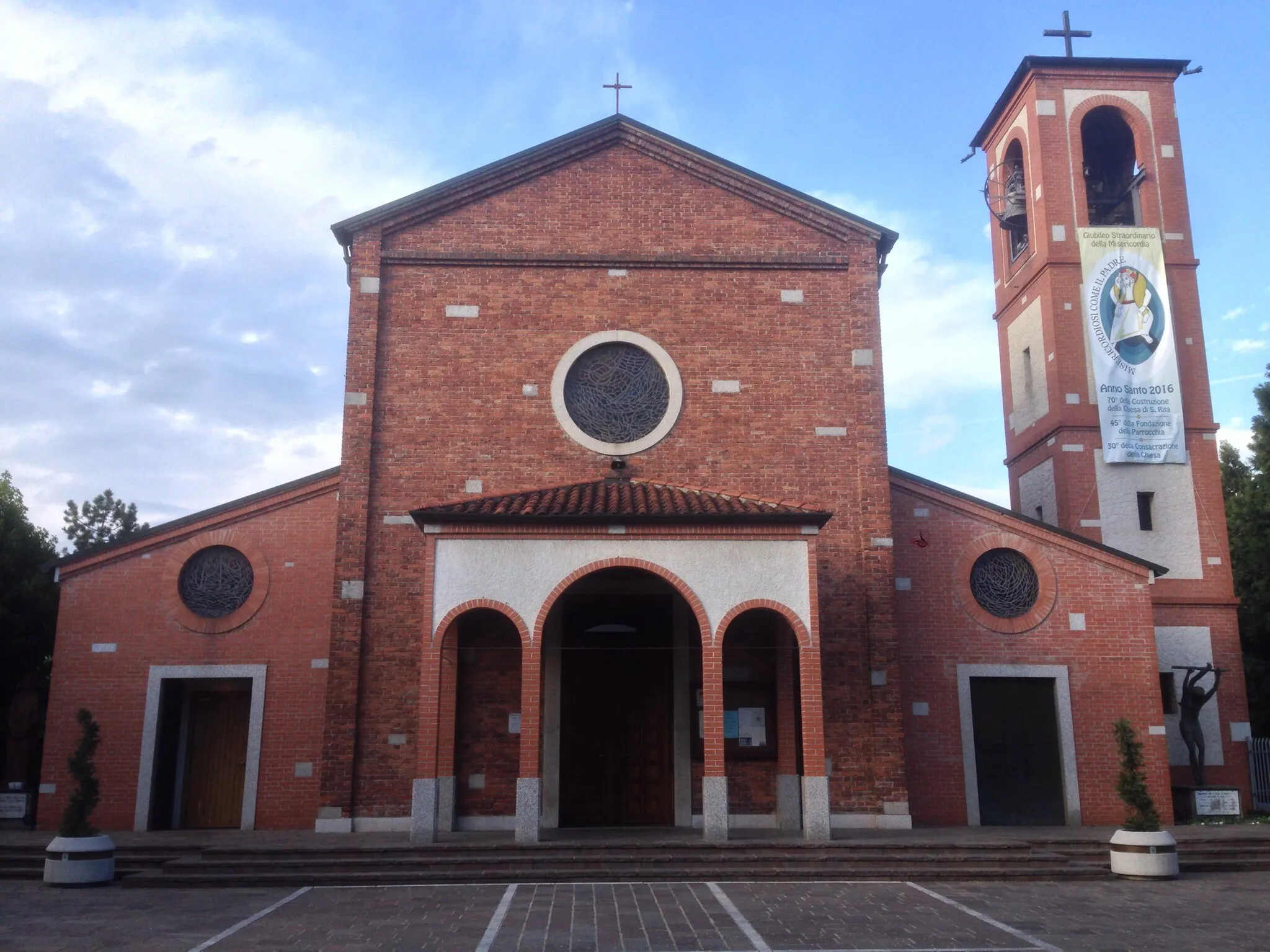 Photo showing: Pogliano Milanese - Parrocchia Santuario Santa Rita da Cascia - Via Asilo 5 Strada Statale del Sempione